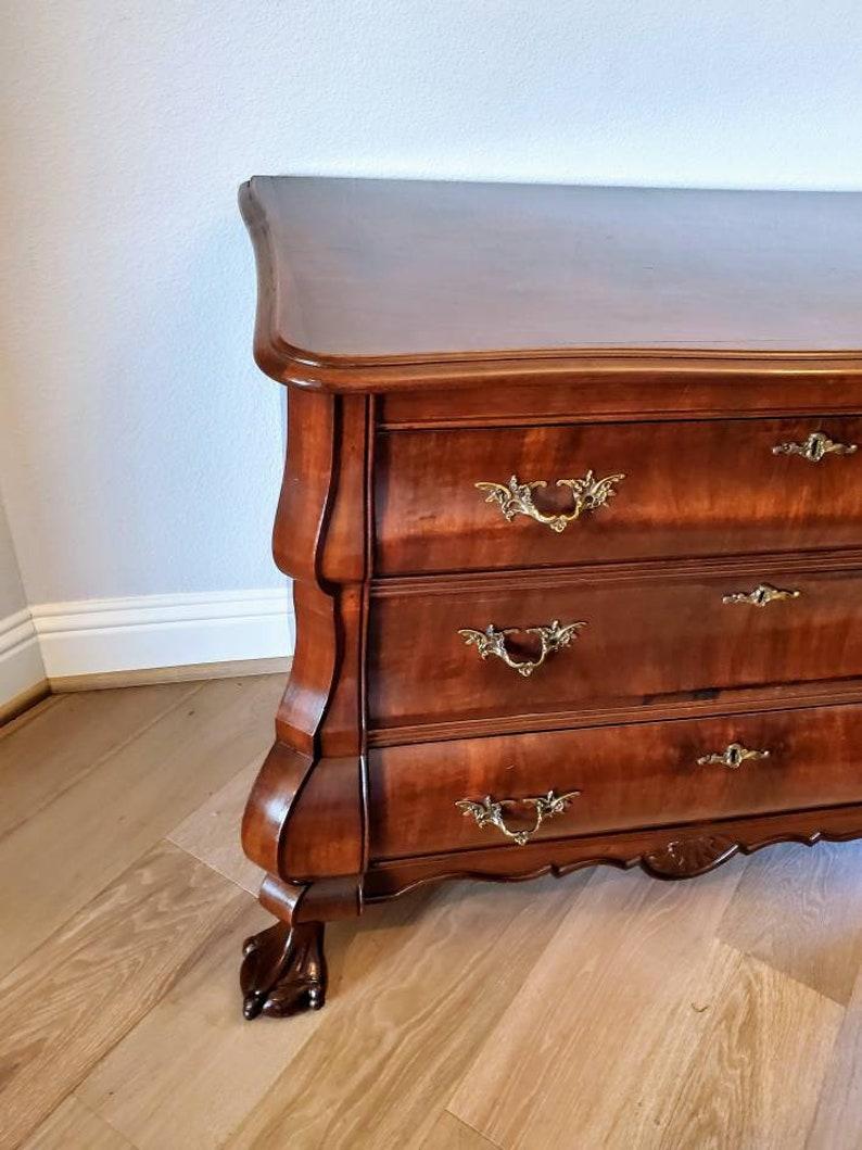 Antique Dutch Baroque Mahogany Burled Walnut Bombe Chest Of Drawers  In Good Condition For Sale In Forney, TX