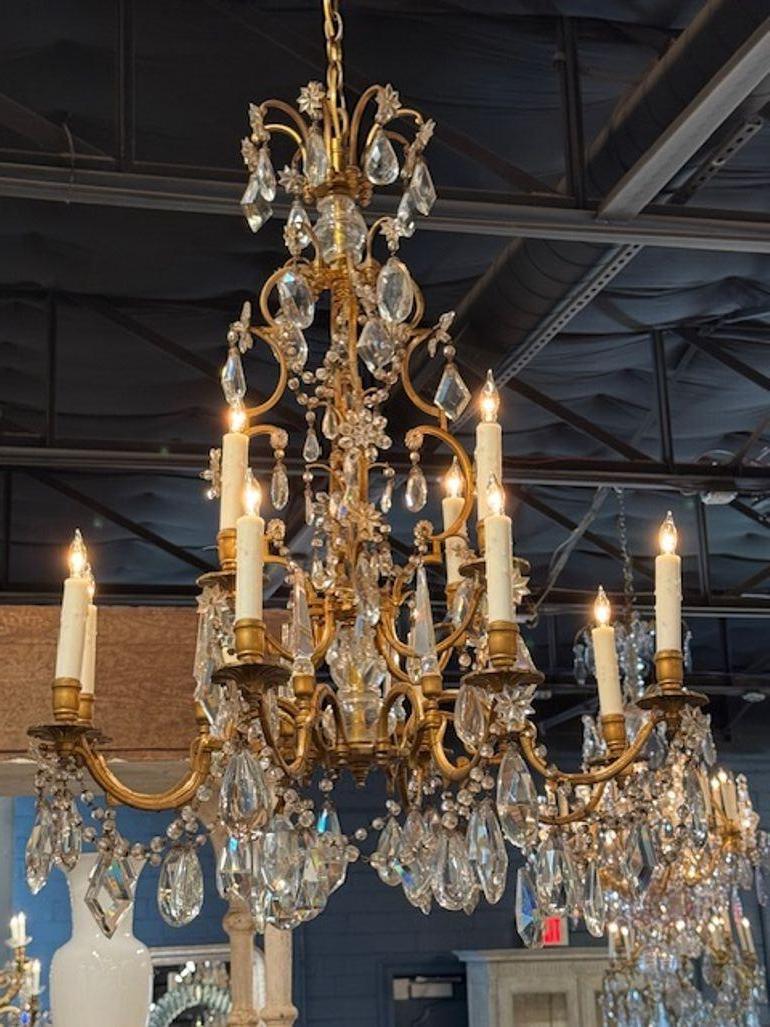 Antigua araña francesa de bronce dorado y cristal Maison Bagues Manner Francés en venta