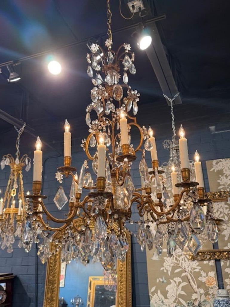 Antigua araña francesa de bronce dorado y cristal Maison Bagues Manner siglo XX en venta