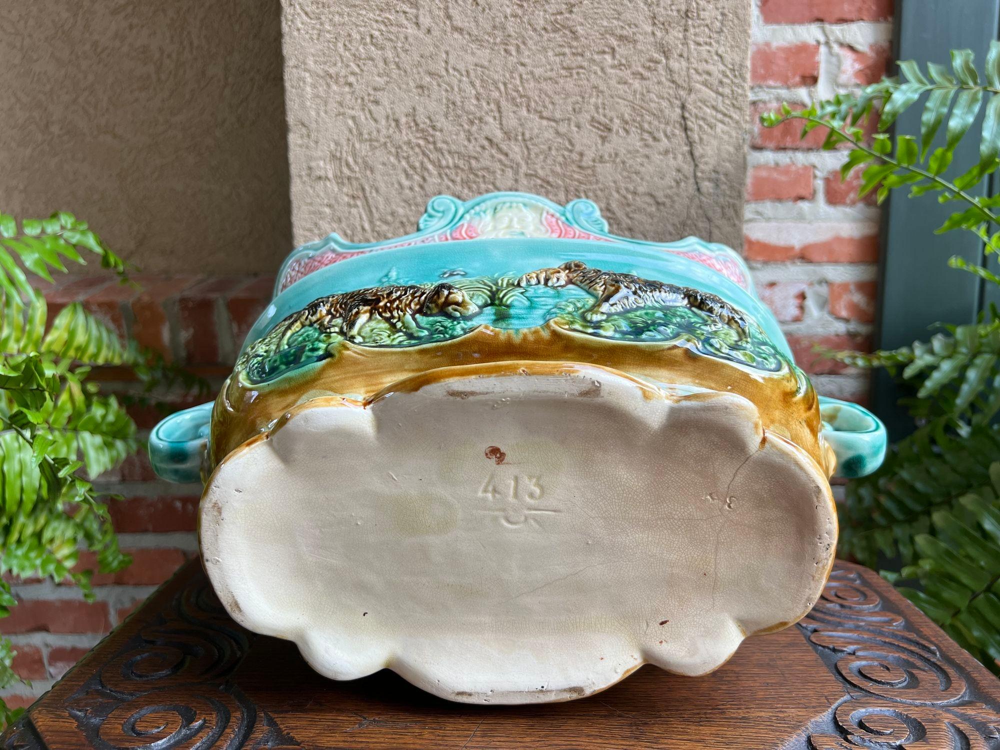 Antiquité Française Majolique Barbotine Jardinière Hunt Dog Onnaing Cache Pot Planter 5