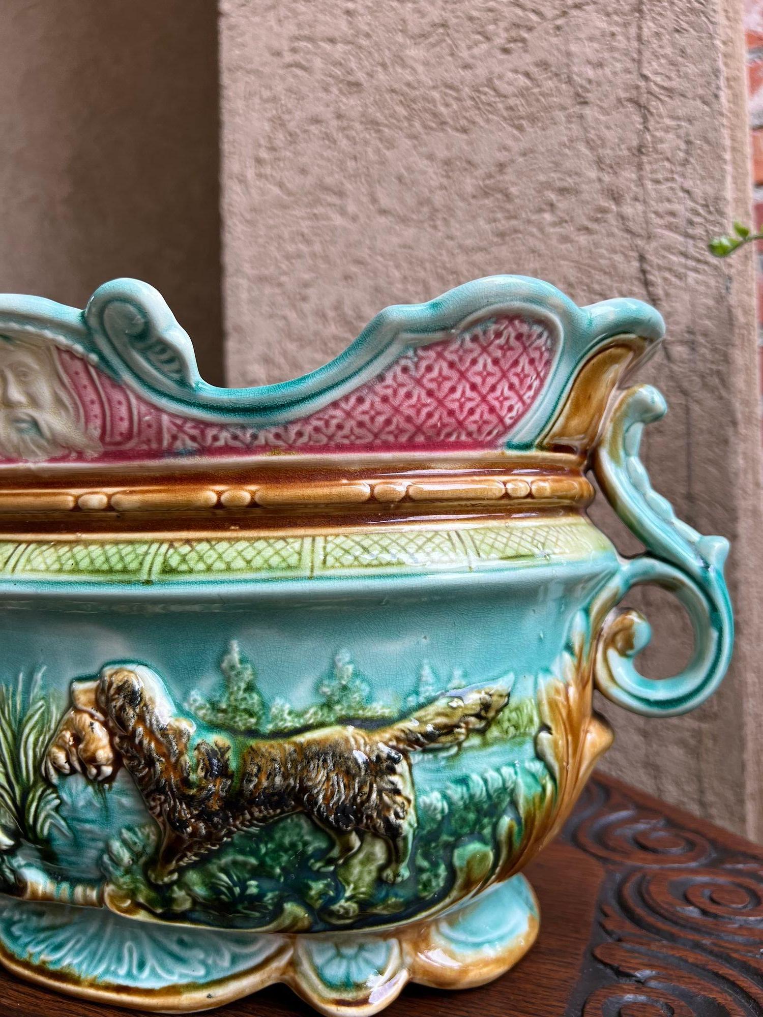 Antiquité Française Majolique Barbotine Jardinière Hunt Dog Onnaing Cache Pot Planter 8