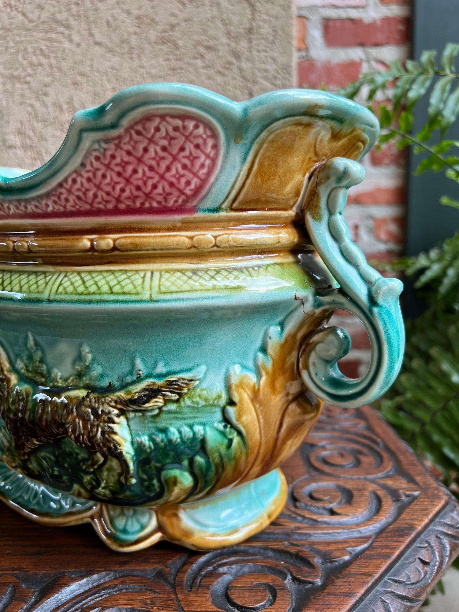 Antiquité Française Majolique Barbotine Jardinière Hunt Dog Onnaing Cache Pot Planter 9
