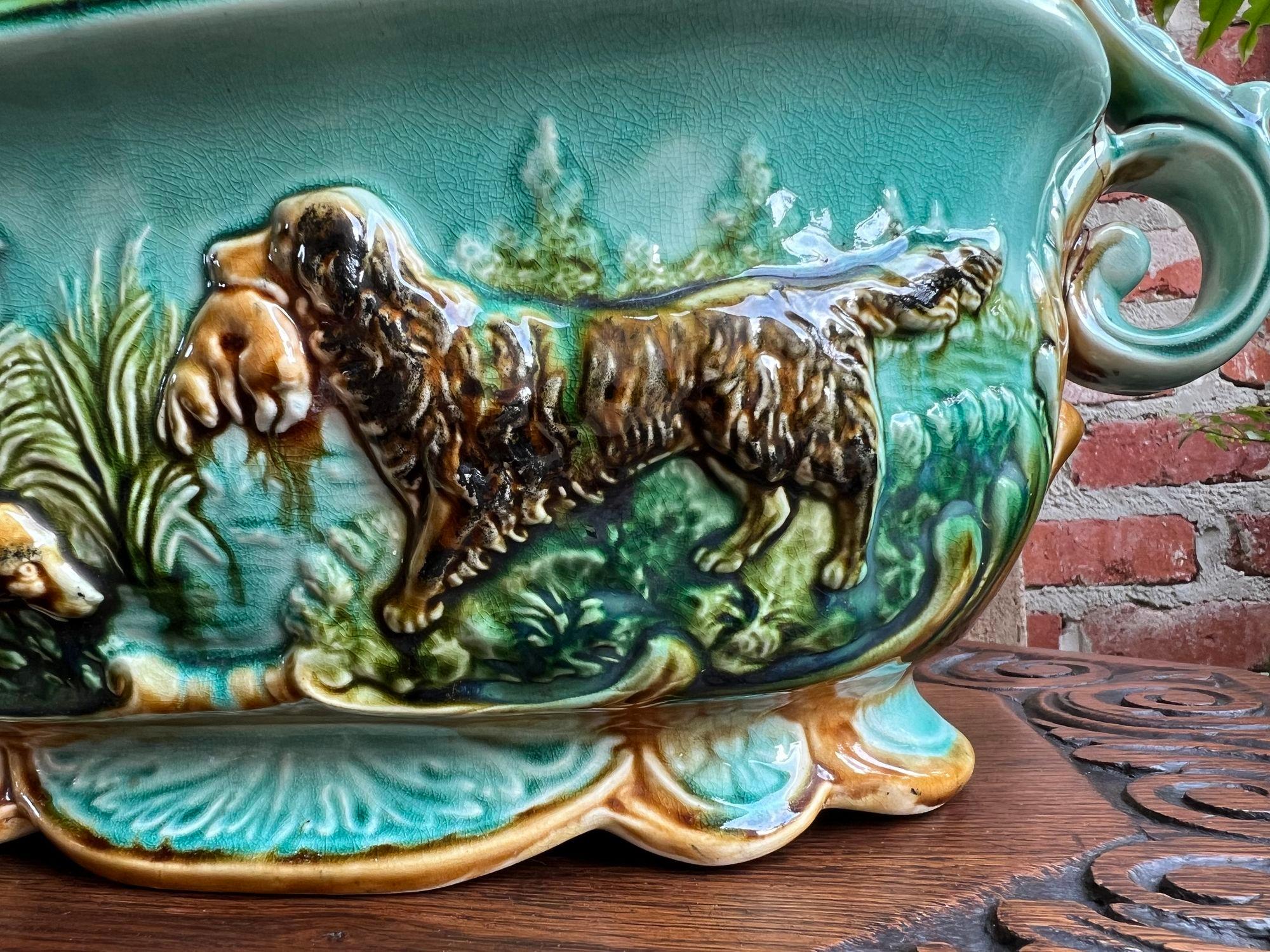 Antiquité Française Majolique Barbotine Jardinière Hunt Dog Onnaing Cache Pot Planter 11