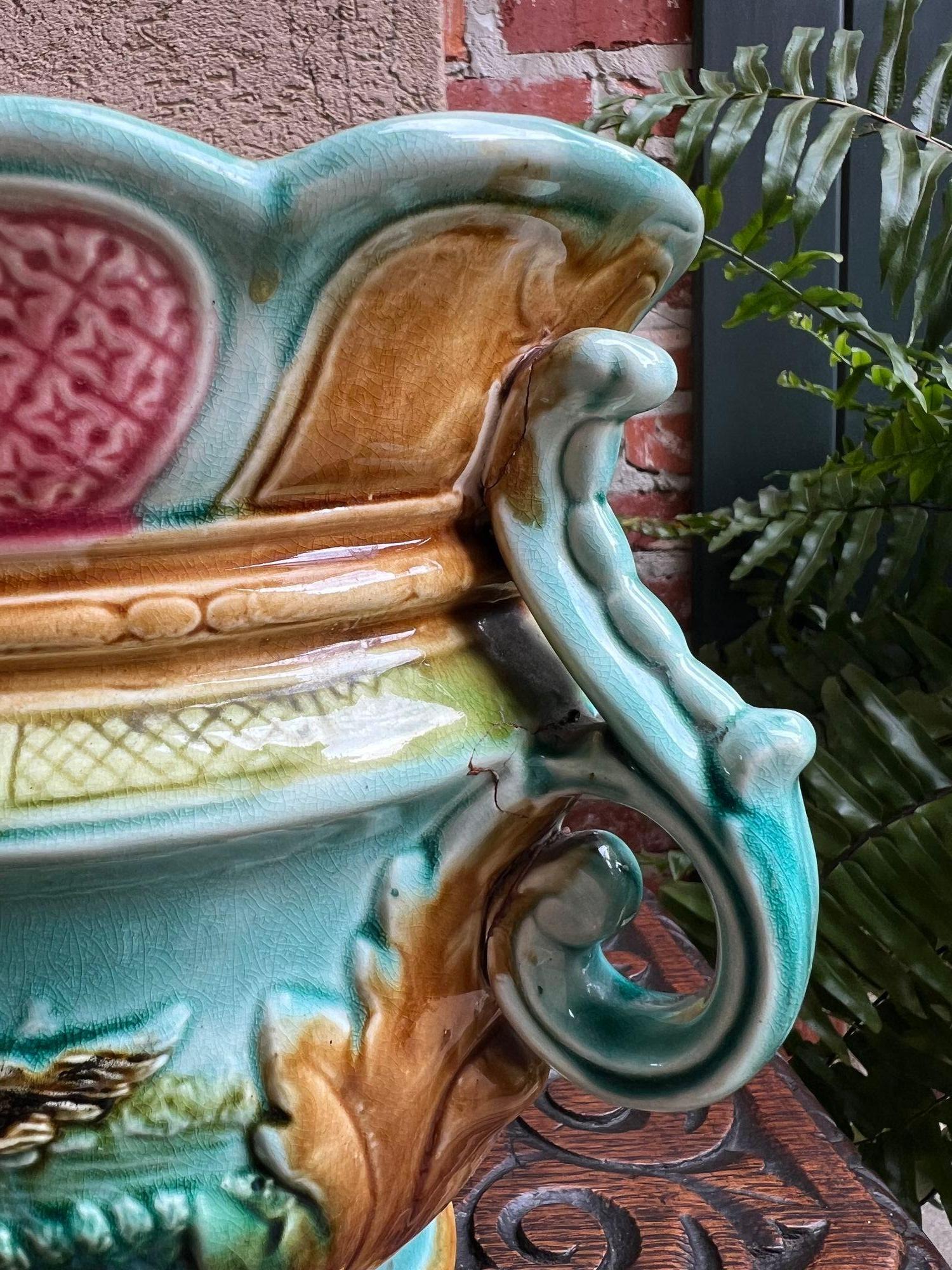 Antiquité Française Majolique Barbotine Jardinière Hunt Dog Onnaing Cache Pot Planter 1