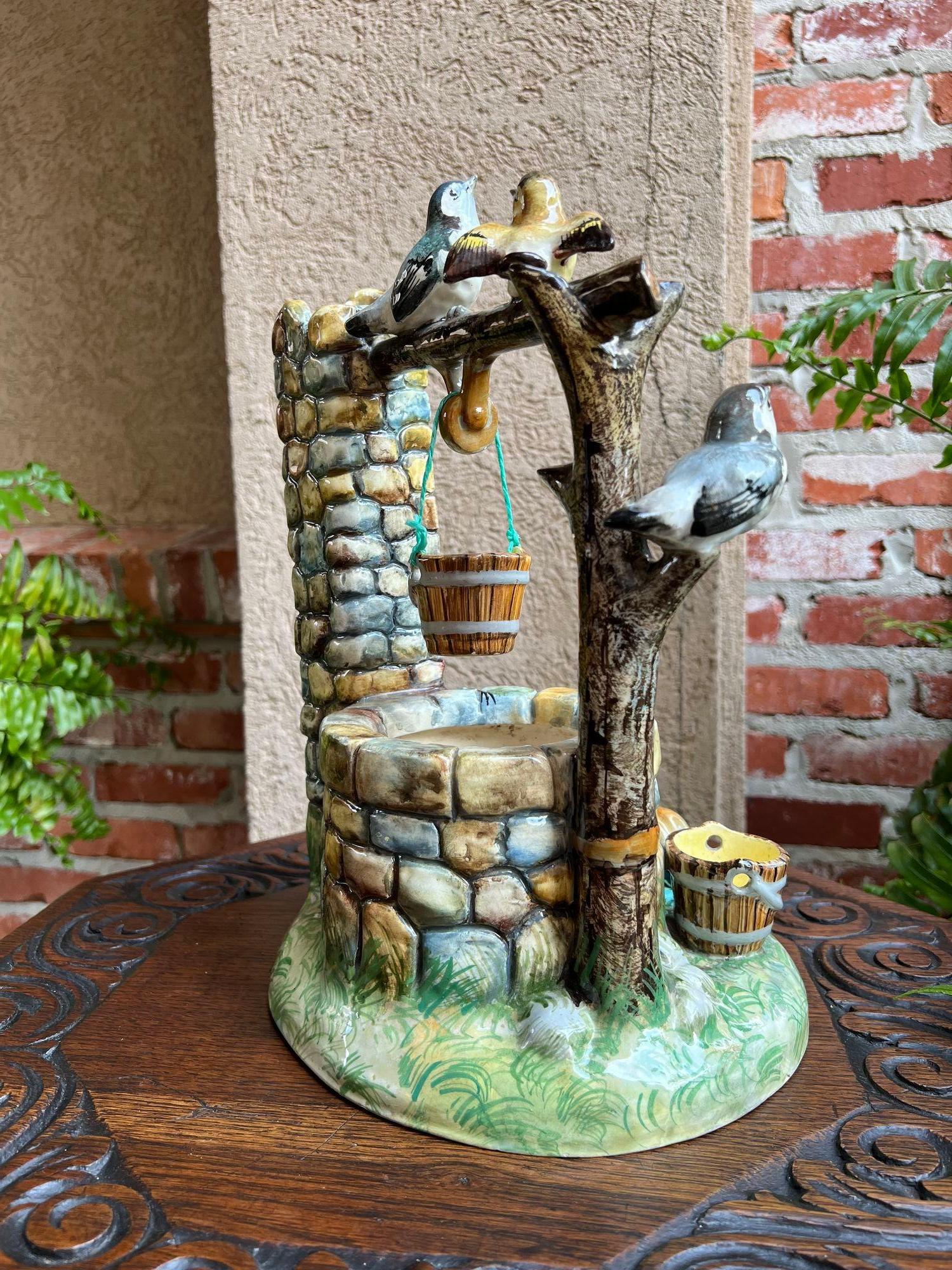 Antique French Majolica Bird Wishing Well Flower Holder Cache Pot Jerome Massier Francés en venta
