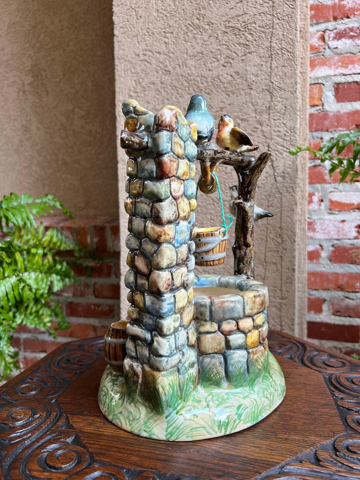 Antique French Majolica Bird Wishing Well Flower Holder Cache Pot Jerome Massier Hecho a mano en venta