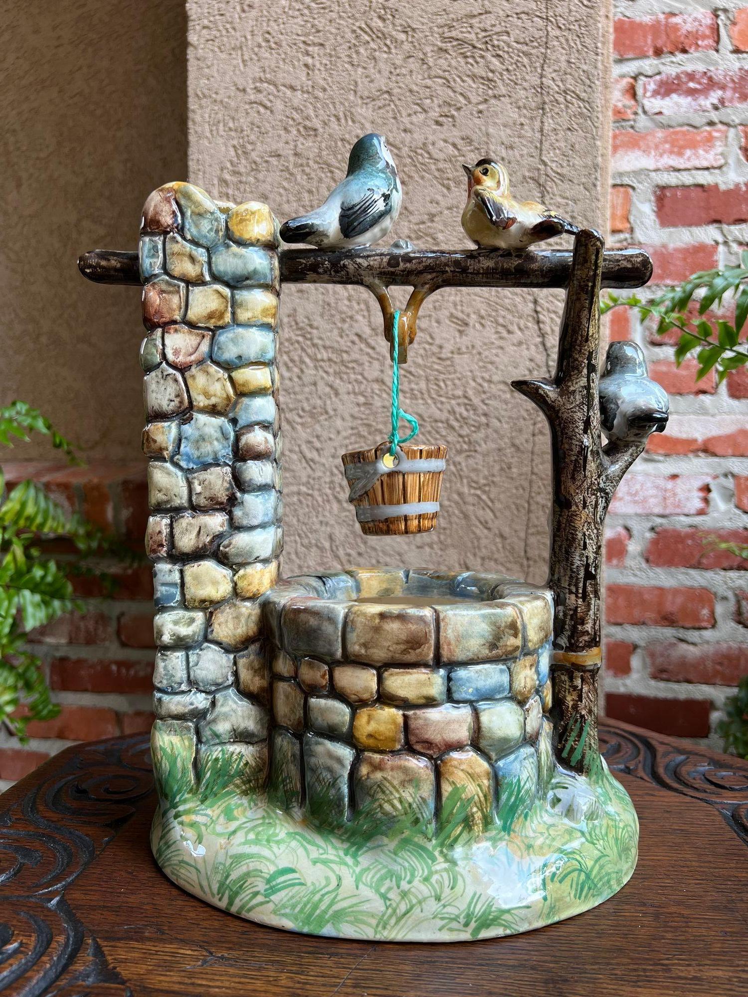 Antique French Majolica Bird Wishing Well Flower Holder Cache Pot Jerome Massier en Bueno estado para la venta en Shreveport, LA