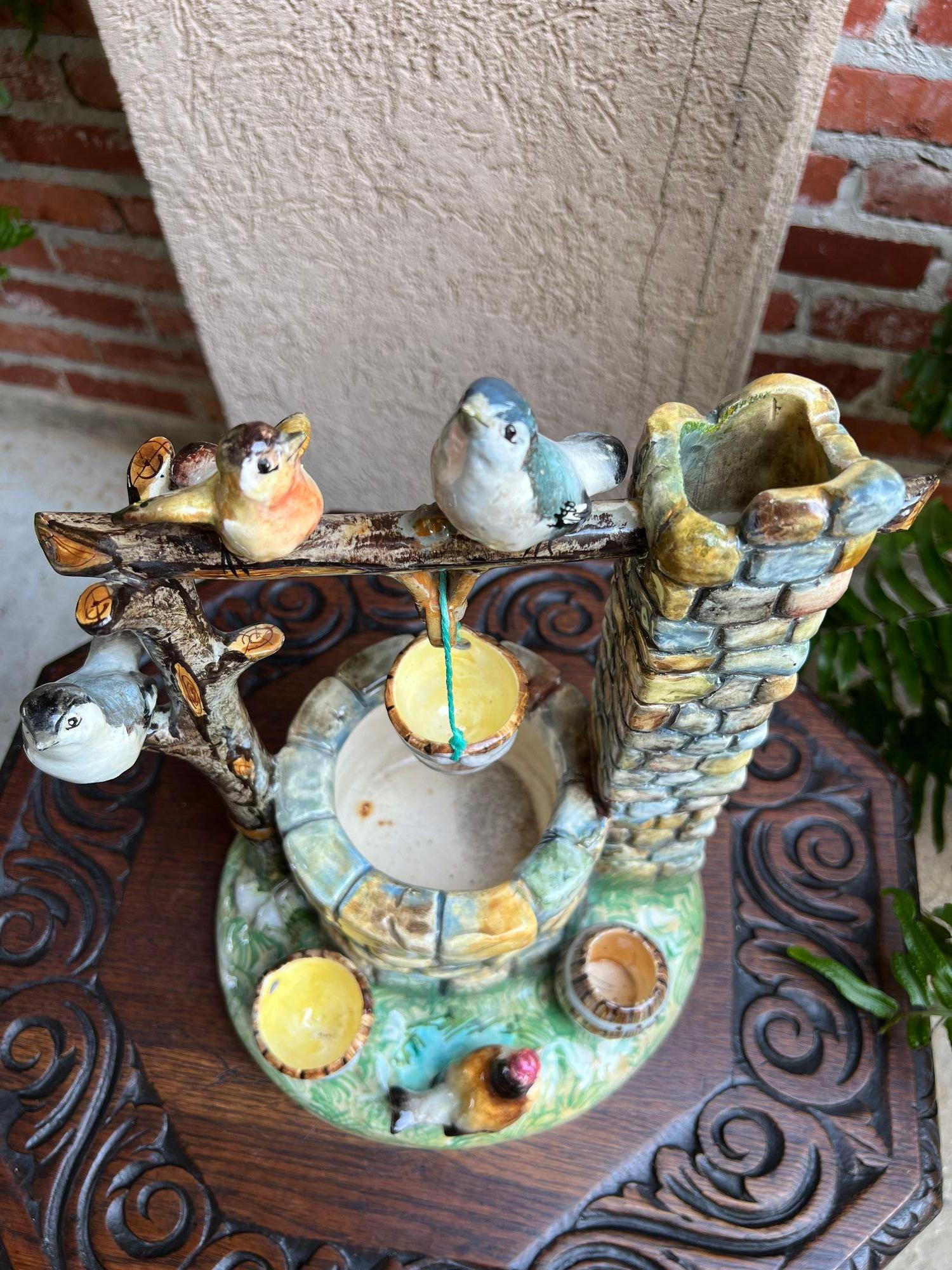 Antique French Majolica Bird Wishing Well Flower Holder Cache Pot Jerome Massier siglo XIX en venta