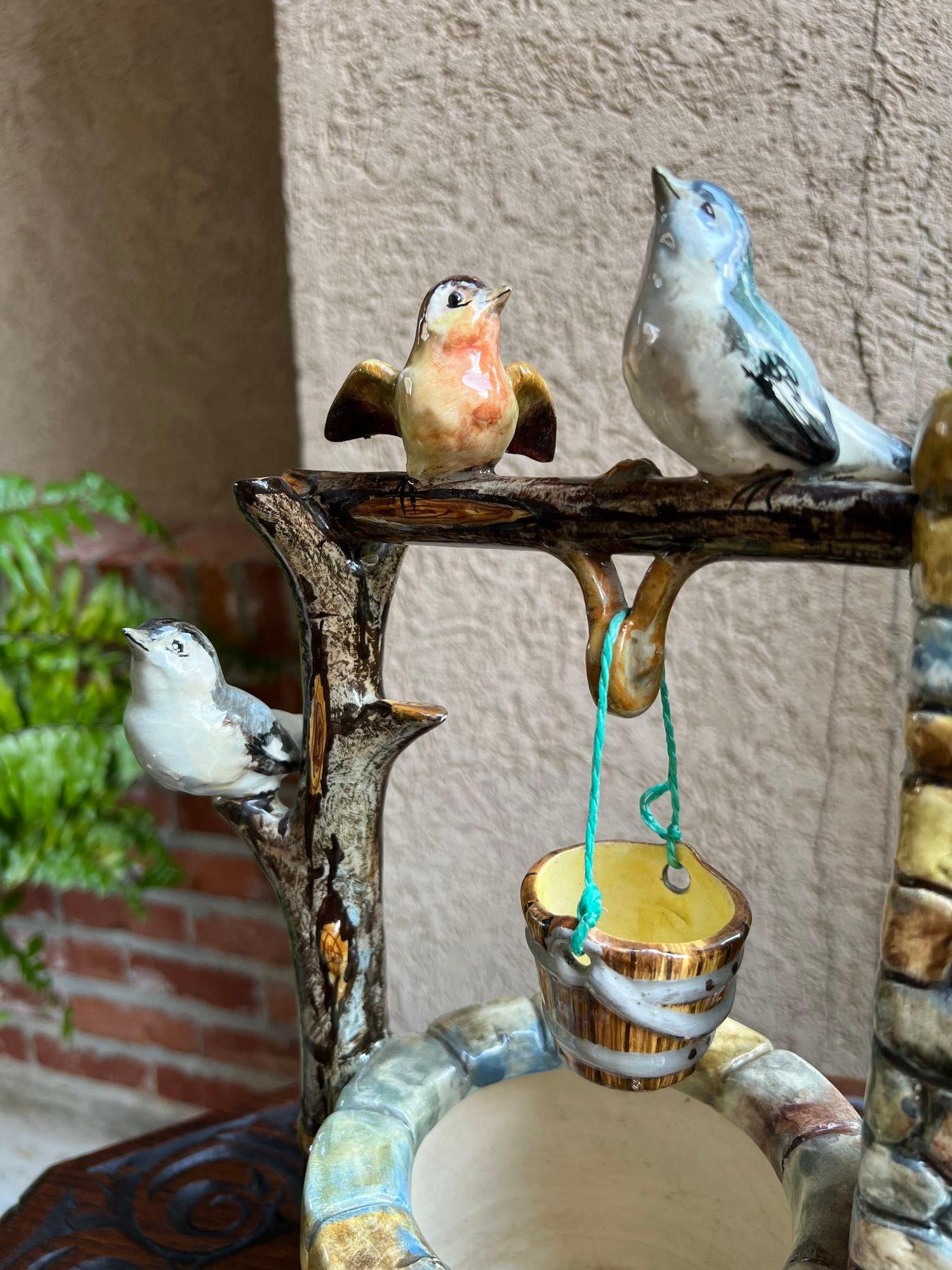Antique French Majolica Bird Wishing Well Flower Holder Cache Pot Jerome Massier Mayólica en venta