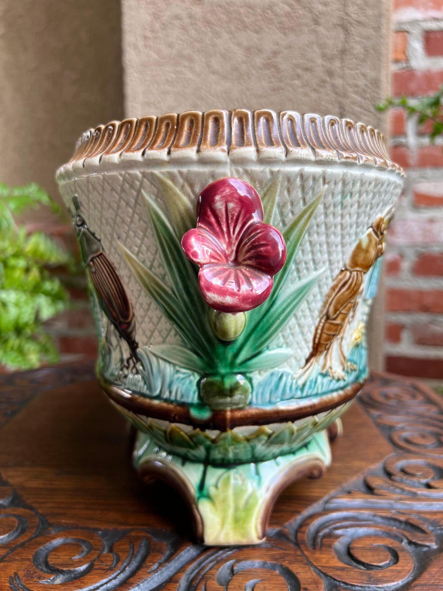 Jardinière ancienne en majolique française Grillons Insectes Musiciens Cache Pot Planter 2
