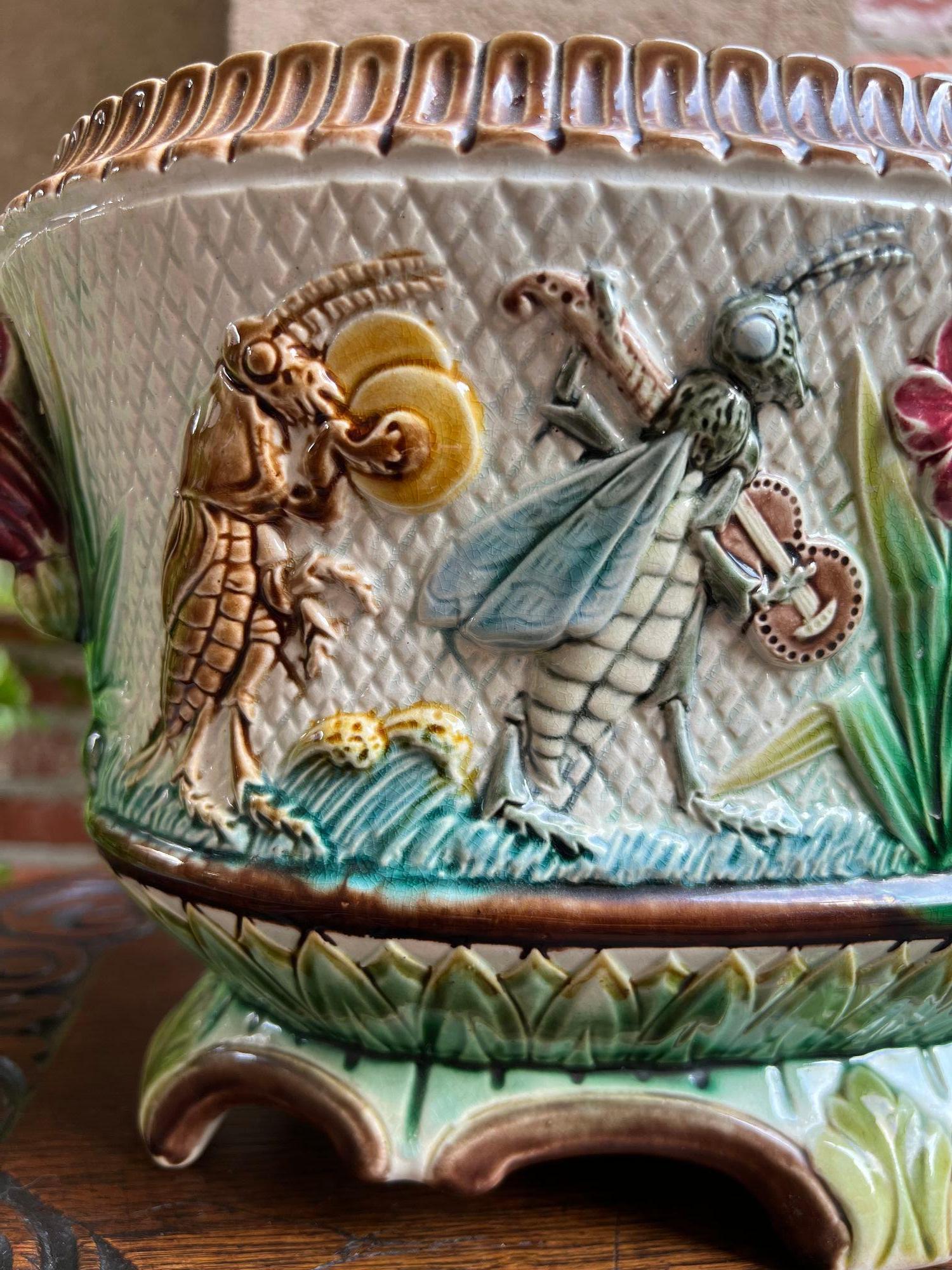 Jardinière ancienne en majolique française Grillons Insectes Musiciens Cache Pot Planter 6
