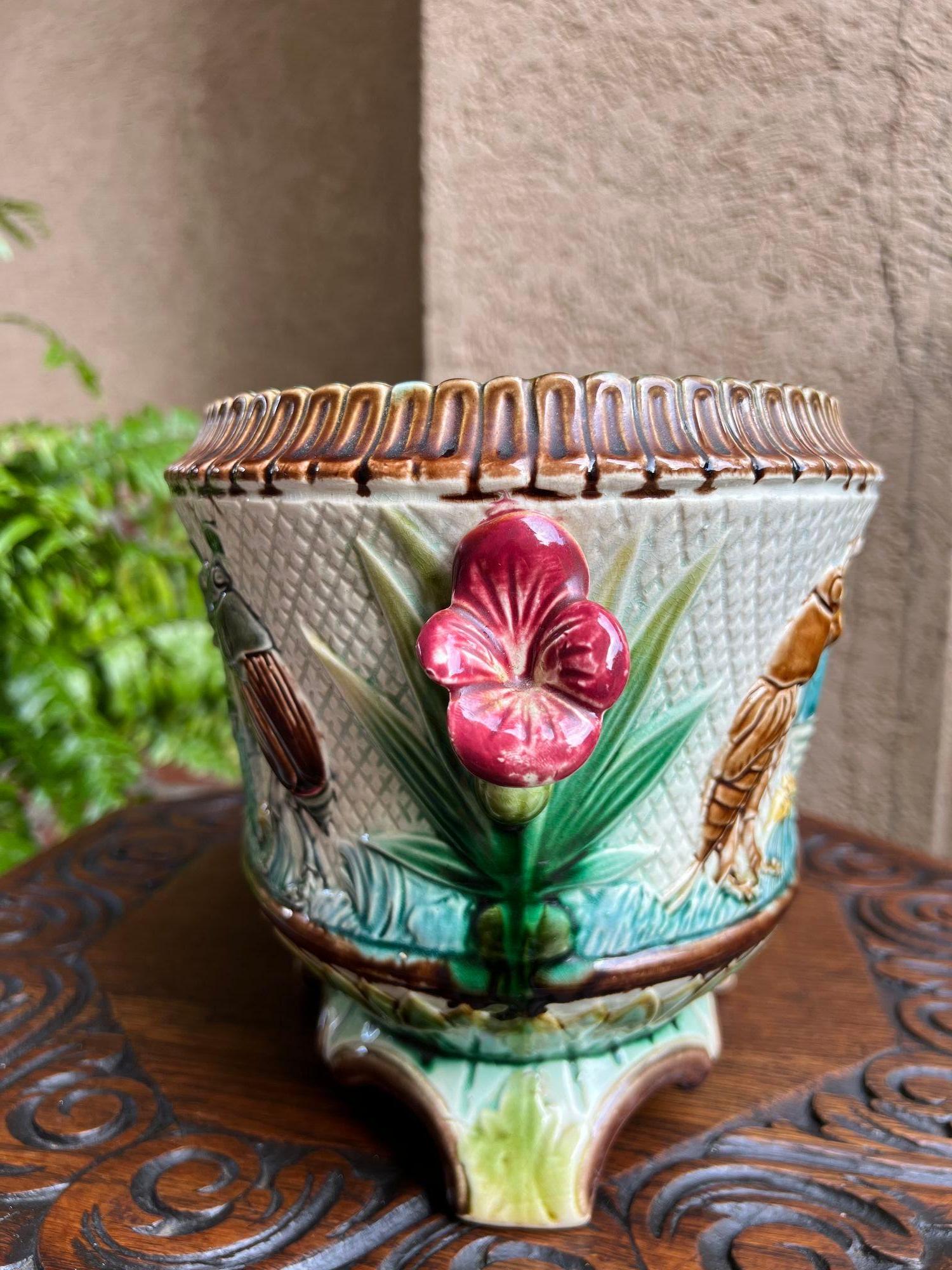 Jardinière ancienne en majolique française Grillons Insectes Musiciens Cache Pot Planter 10