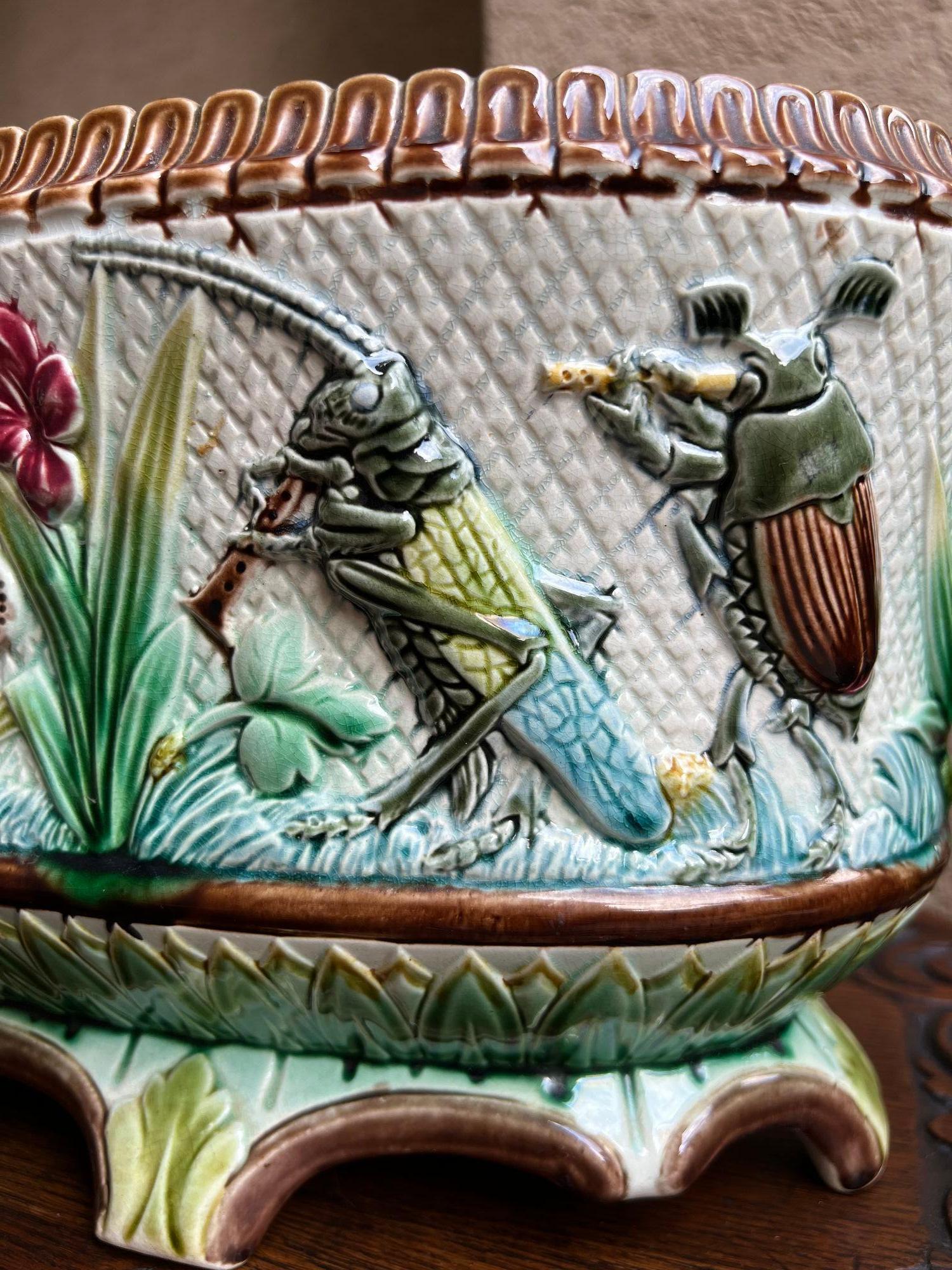 Jardinière ancienne en majolique française Grillons Insectes Musiciens Cache Pot Planter 1