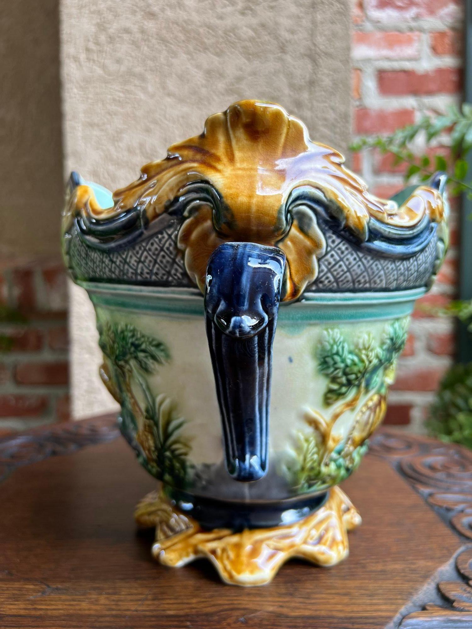 Jardinière française ancienne en majolique Onnaing Tiger Monkey Jungle Cache Pot Planter en vente 2