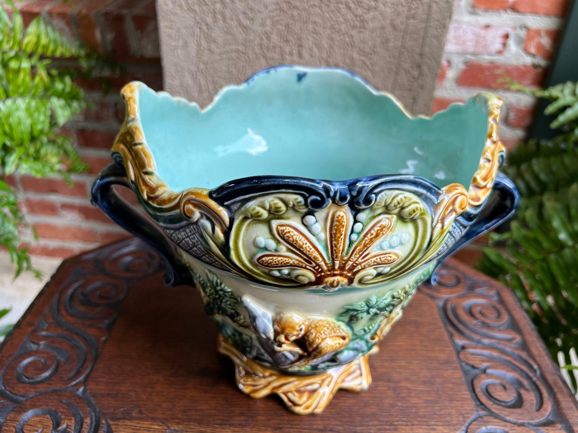 Jardinière française ancienne en majolique Onnaing Tiger Monkey Jungle Cache Pot Planter en vente 7