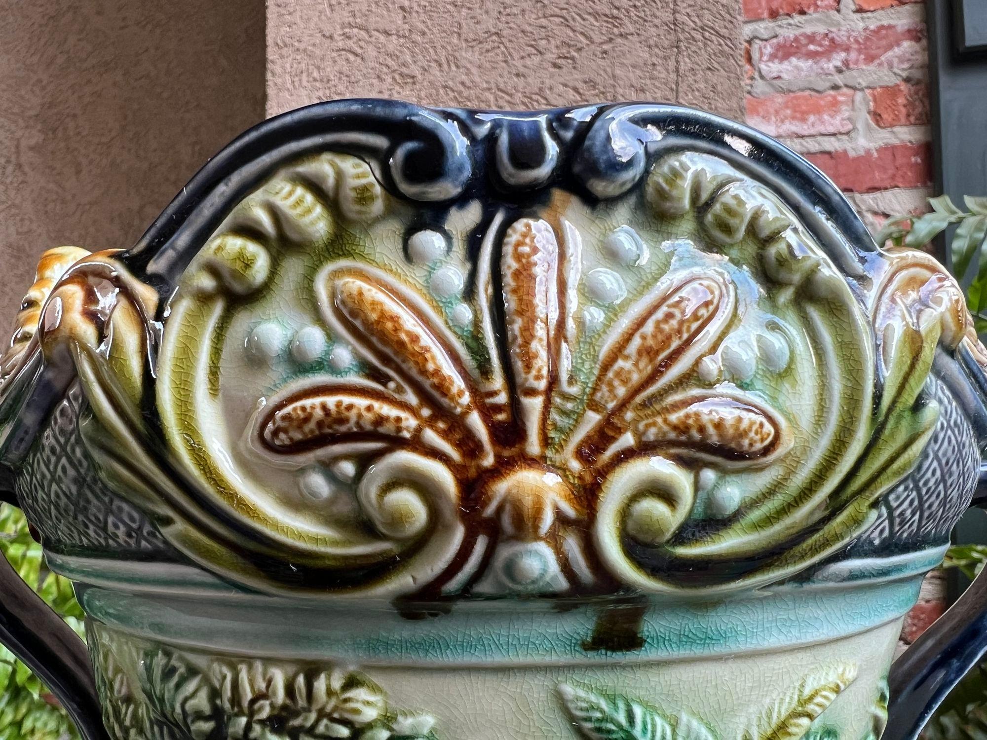 Jardinière française ancienne en majolique Onnaing Tiger Monkey Jungle Cache Pot Planter en vente 8