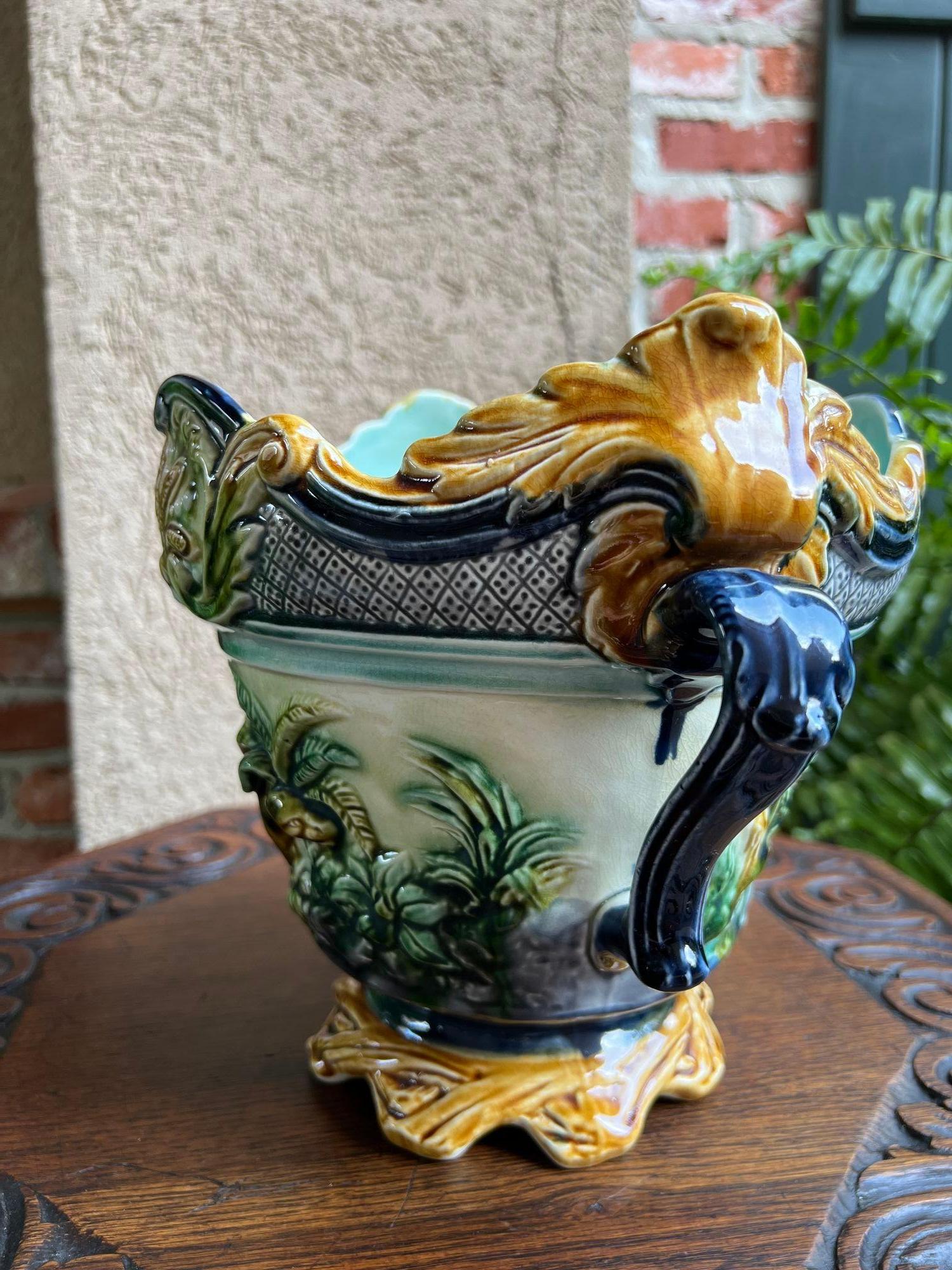 Jardinière française ancienne en majolique Onnaing Tiger Monkey Jungle Cache Pot Planter en vente 11