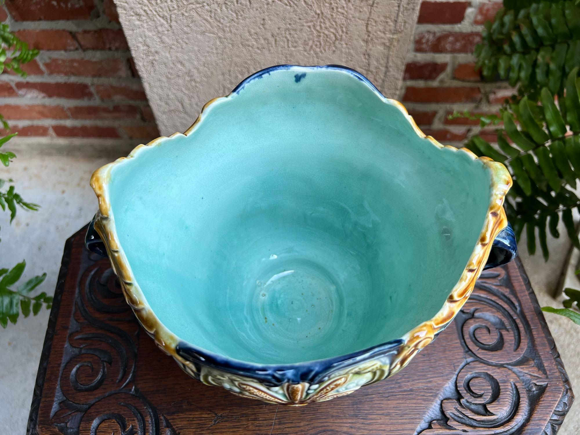 Jardinière française ancienne en majolique Onnaing Tiger Monkey Jungle Cache Pot Planter en vente 12