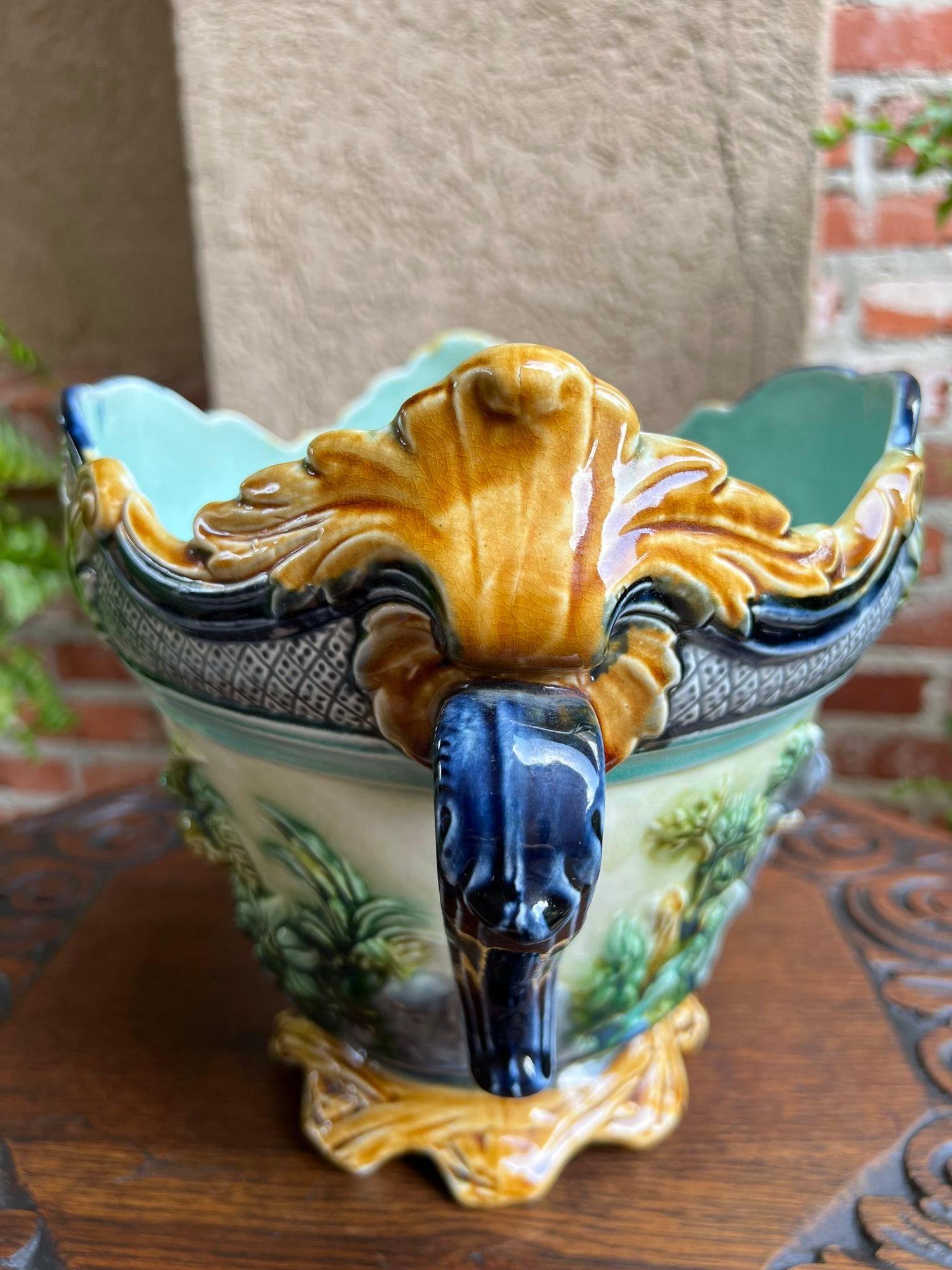 Jardinière française ancienne en majolique Onnaing Tiger Monkey Jungle Cache Pot Planter en vente 1