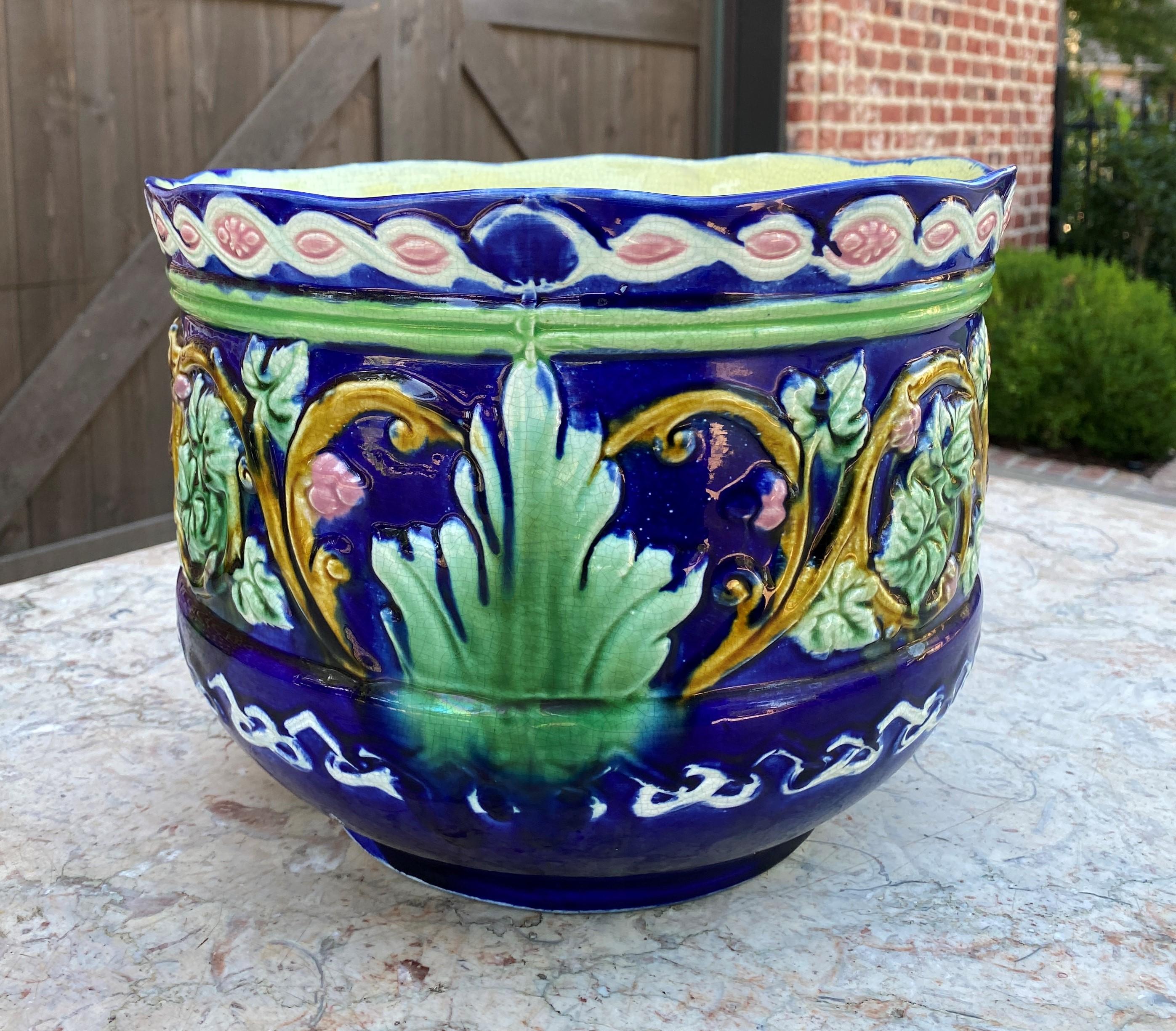 Antique French Majolica Planter Cache Pot Jardiniere Vase Bowl Blue Floral Large In Good Condition In Tyler, TX