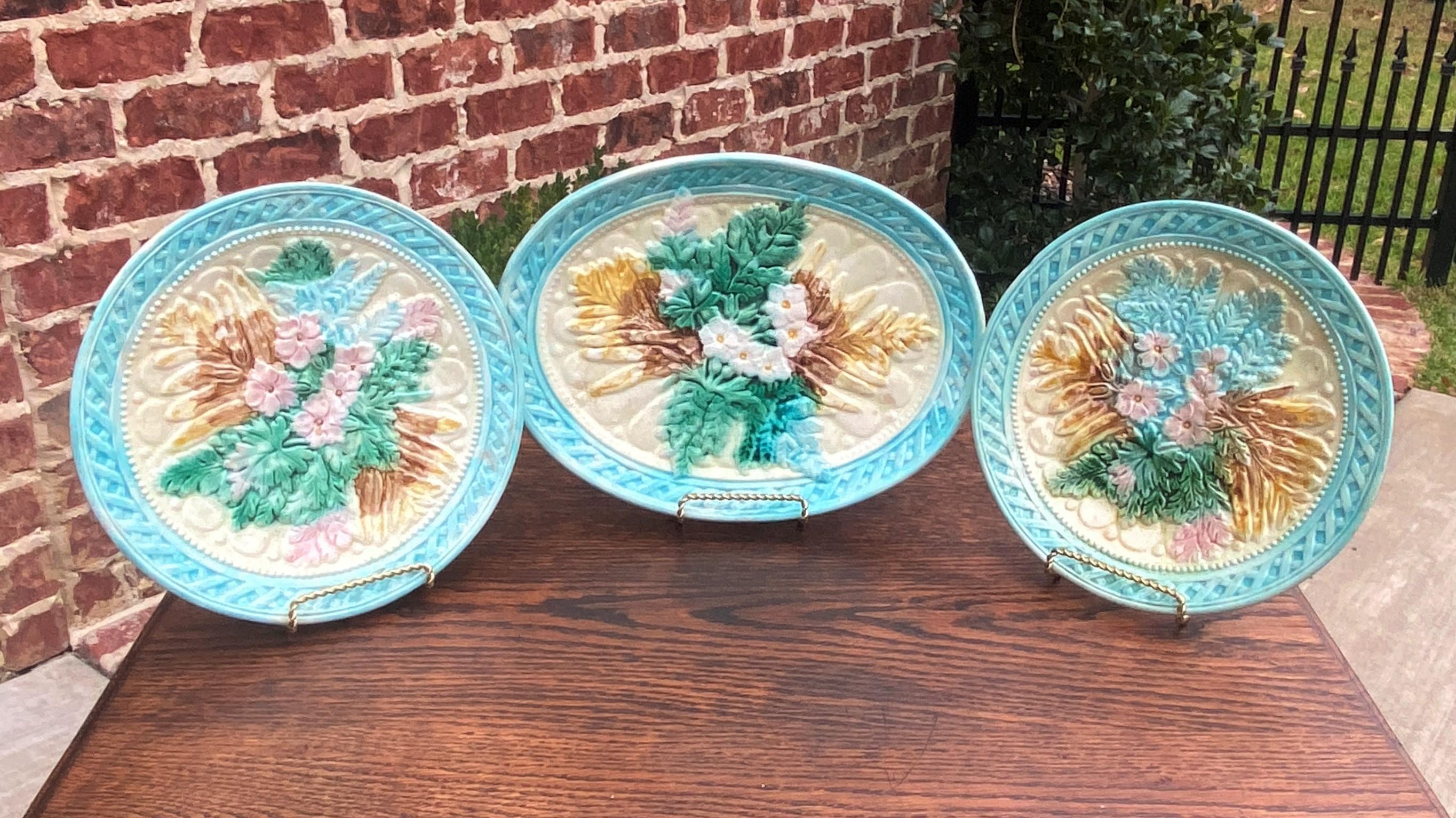 Antique French Majolica Set of 3 Plates Platter Floral Pastel Green Pink Blue For Sale 4