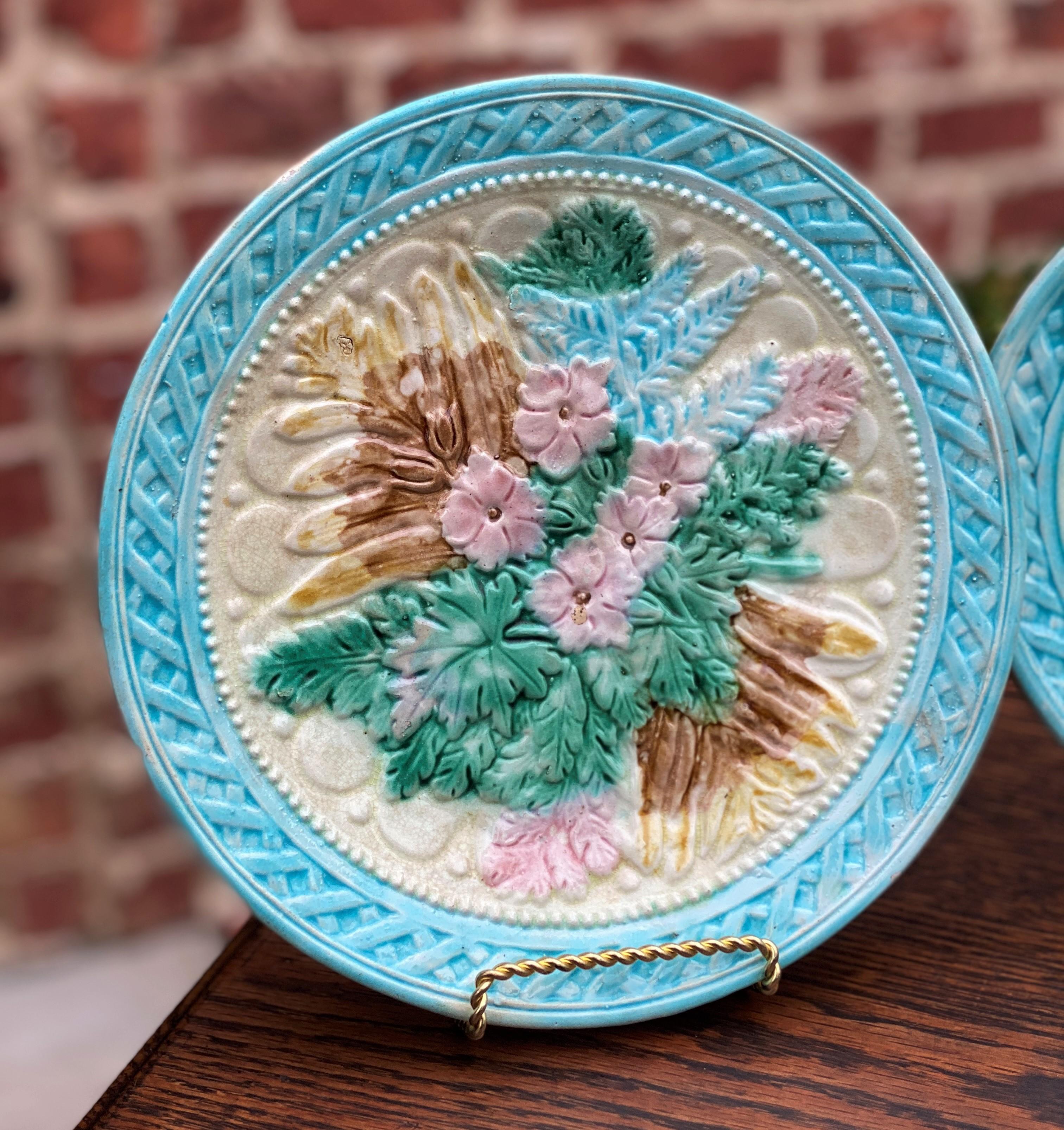 Antique French Majolica Set of 3 Plates Platter Floral Pastel Green Pink Blue In Good Condition For Sale In Tyler, TX