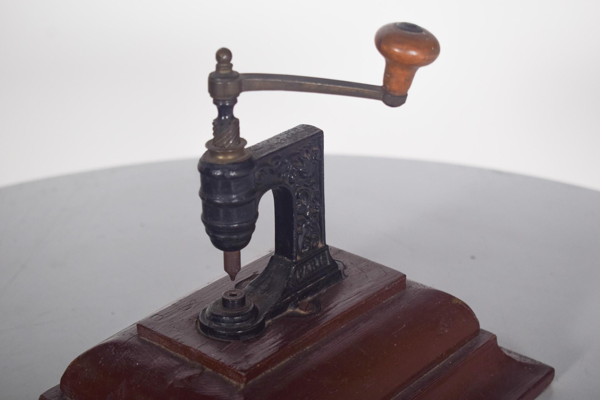 Francese Antique French Macchina manuale per fare i buchi in vendita