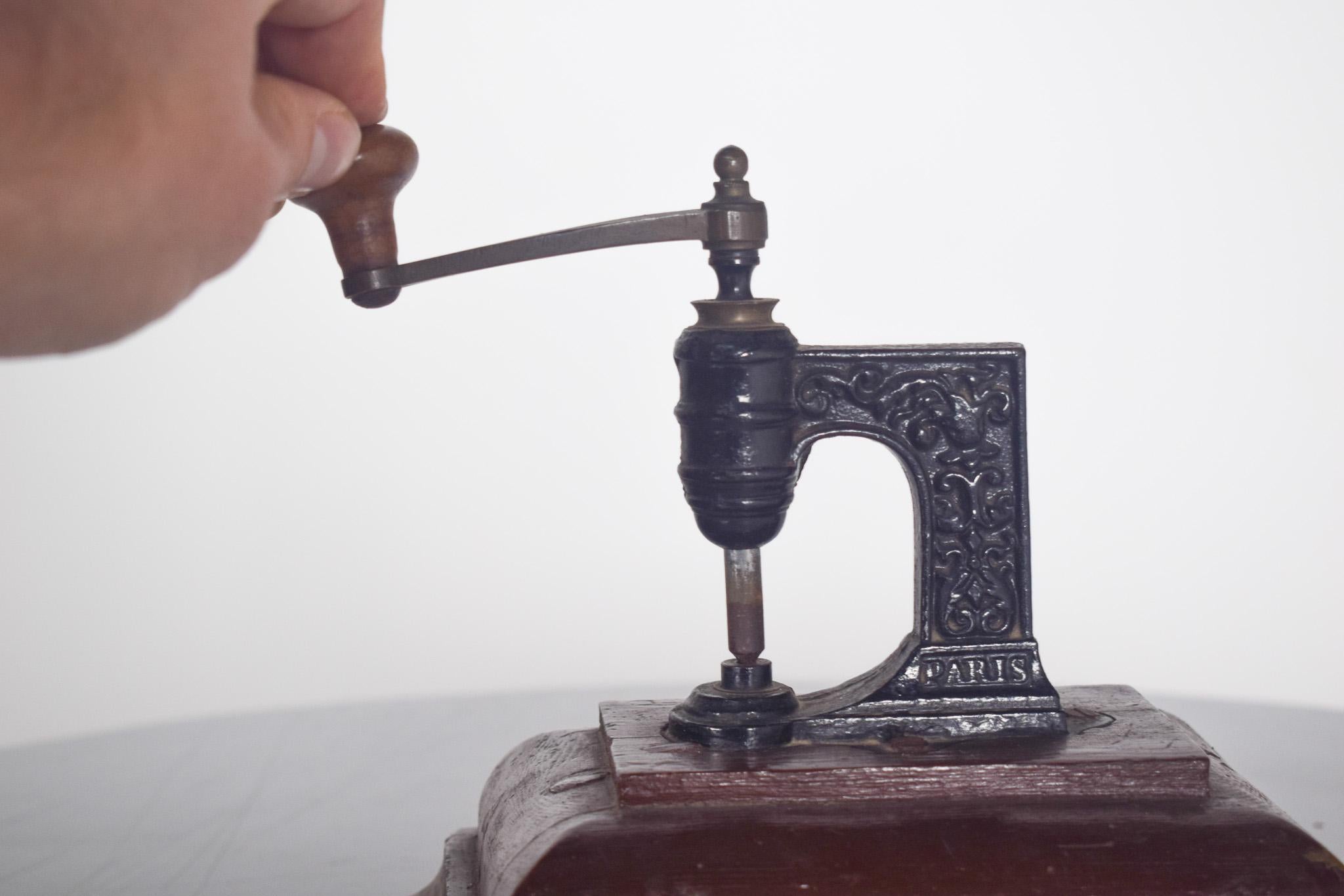 Antique French Macchina manuale per fare i buchi In condizioni buone in vendita a Lisboa, Lisboa