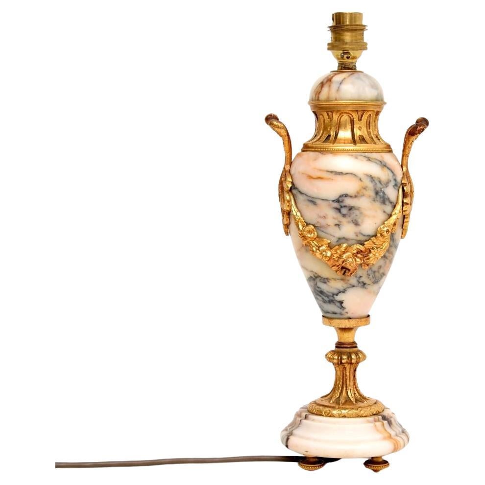 Antique French Marmor und vergoldete Bronze Tischlampe