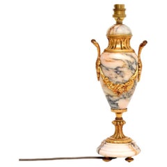 Antique French Marmor und vergoldete Bronze Tischlampe