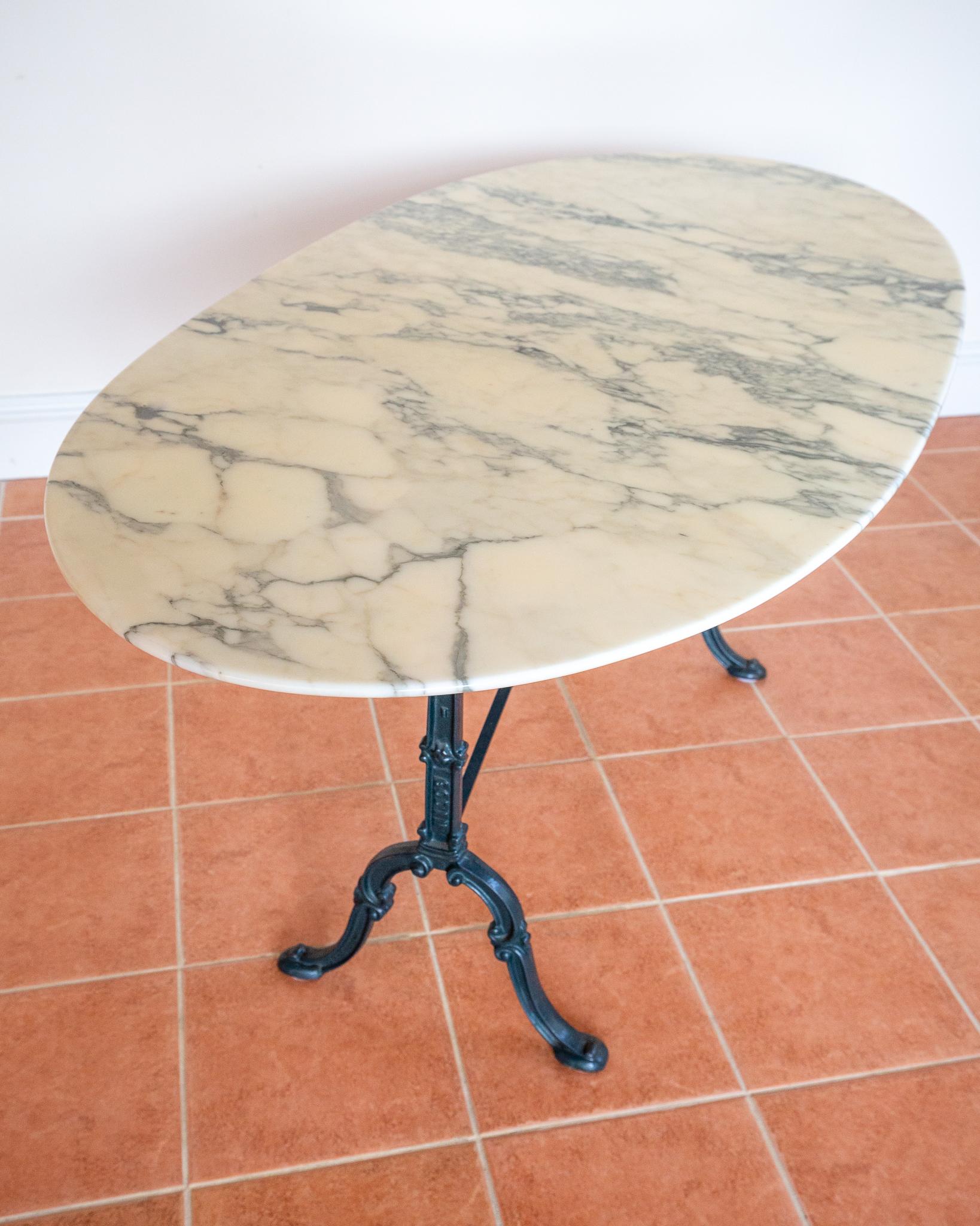 Antique French Marble Bistro Dining Table Rare Large Oval Cast Iron Long Slender en vente 4