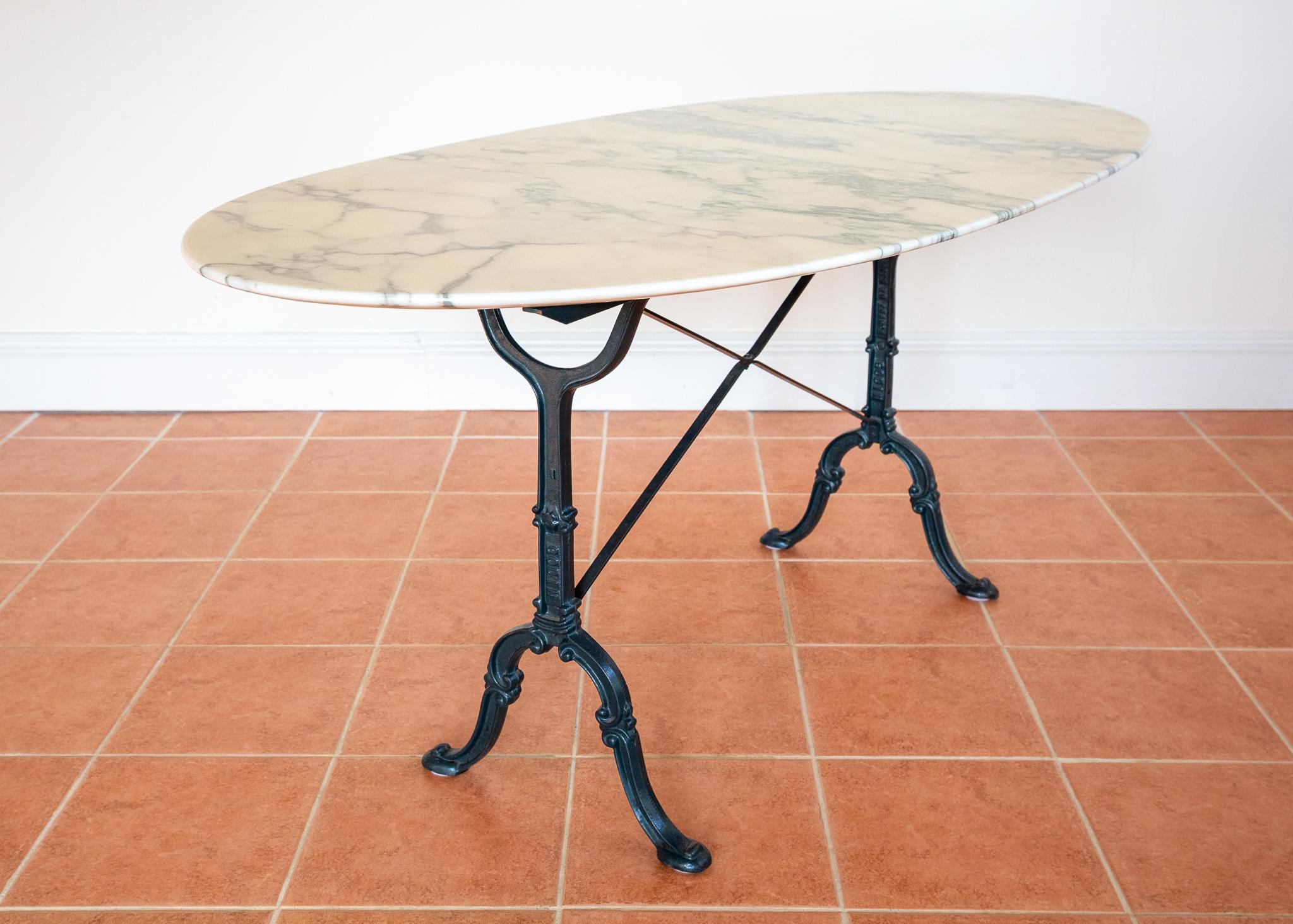 Antique French Marble Bistro Dining Table Rare Large Oval Cast Iron Long Slender en vente 7