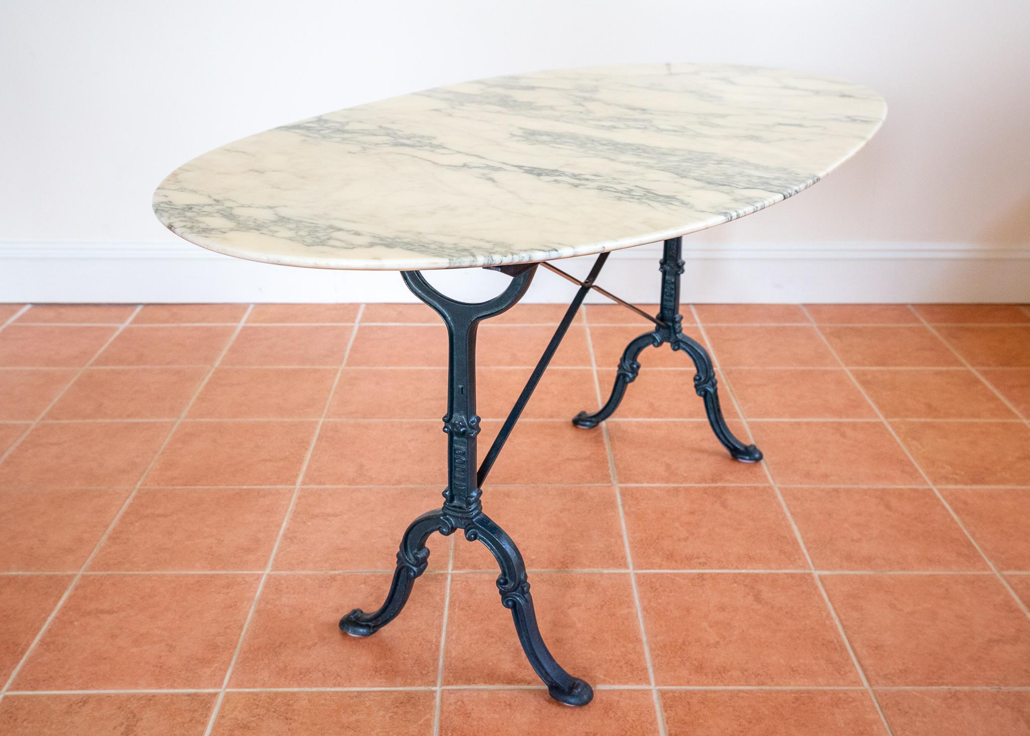 Napoléon III Antique French Marble Bistro Dining Table Rare Large Oval Cast Iron Long Slender en vente