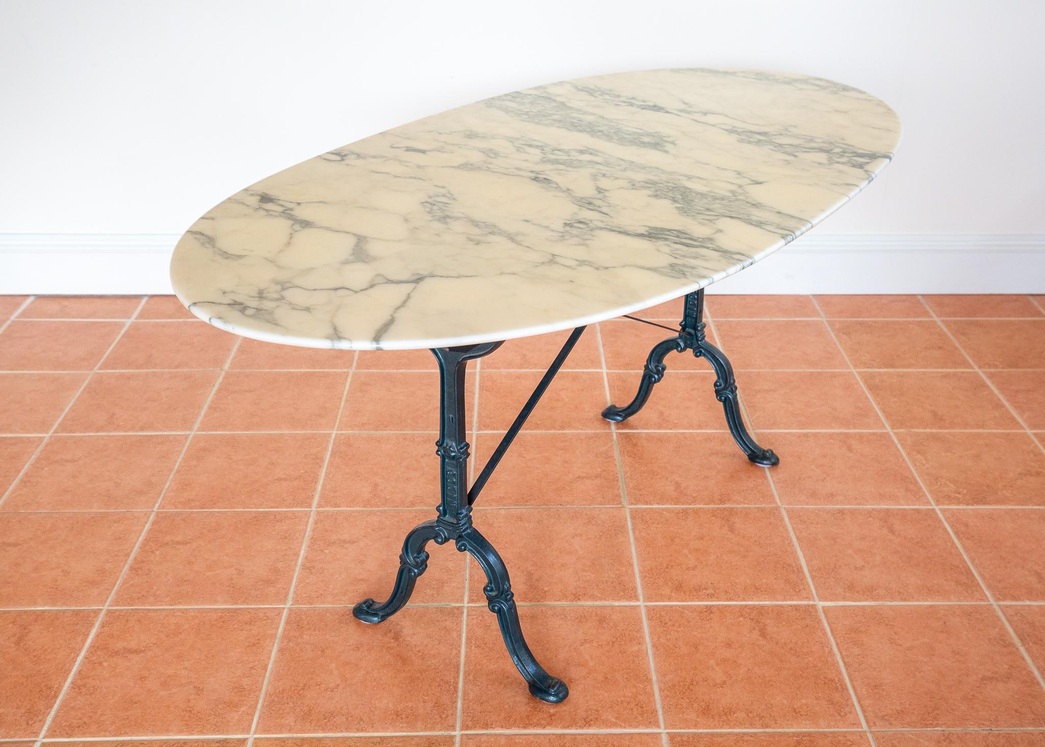 Antique French Marble Bistro Dining Table Rare Large Oval Cast Iron Long Slender Bon état - En vente à London, GB