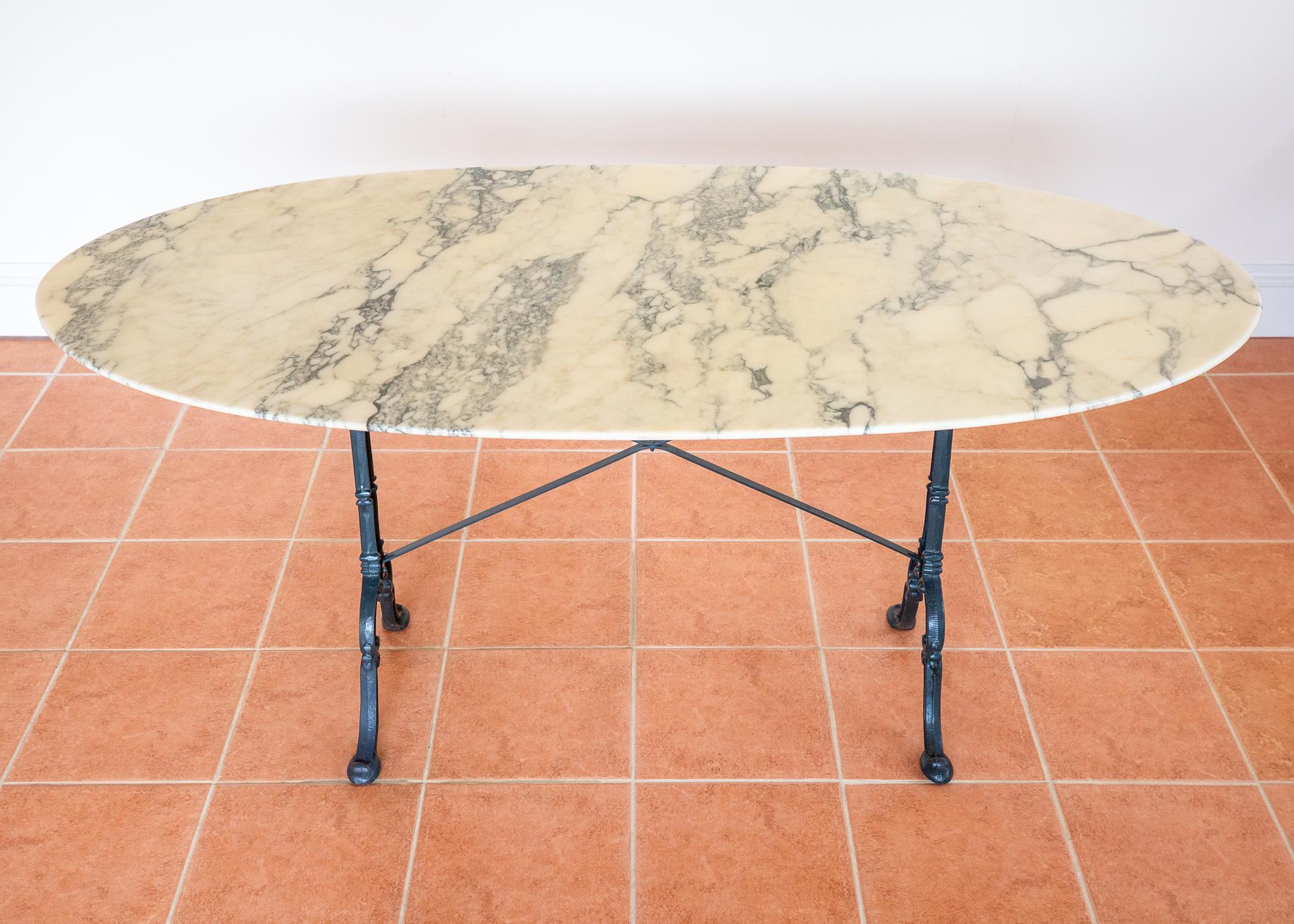 Antique French Marble Bistro Dining Table Rare Large Oval Cast Iron Long Slender en vente 1