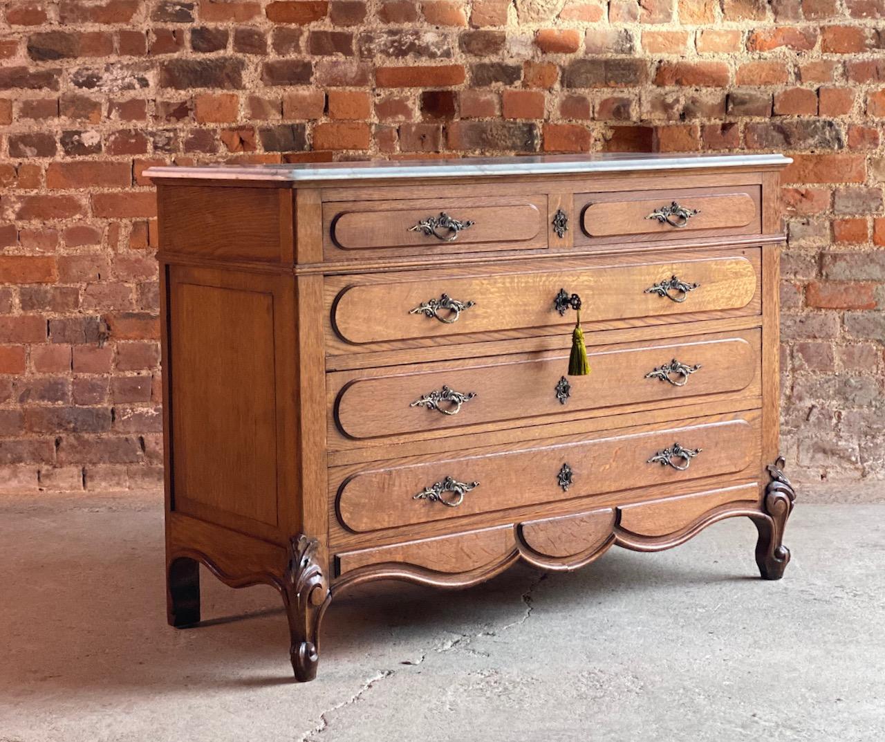 Antique French marble chest of drawers commode, France, circa 1890

Beautiful French antique marble topped oak commode chest of drawers, circa 1890, this chest dates to the late 19th century, the elegant white marble top over two short and three