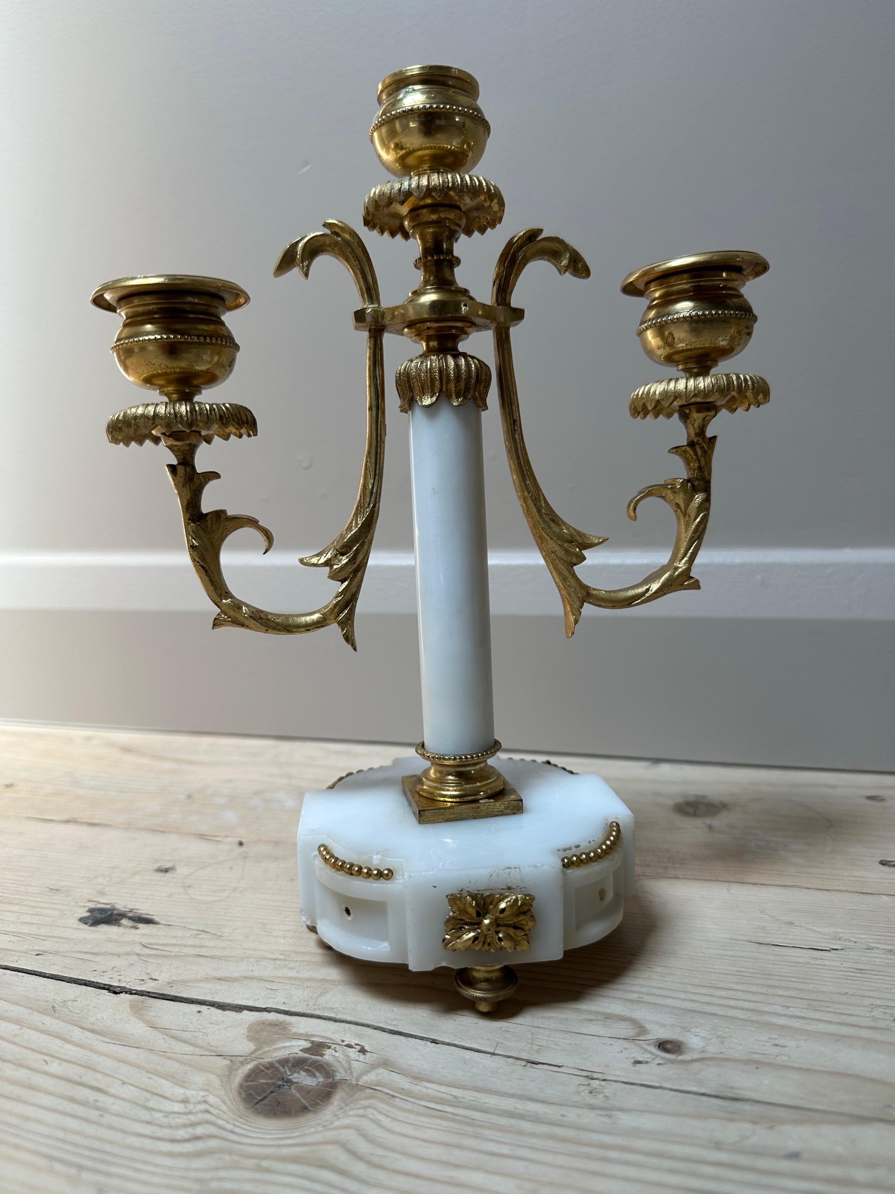 Antiquités - Candélabres en marbre et laiton doré circa 1820 en vente 2