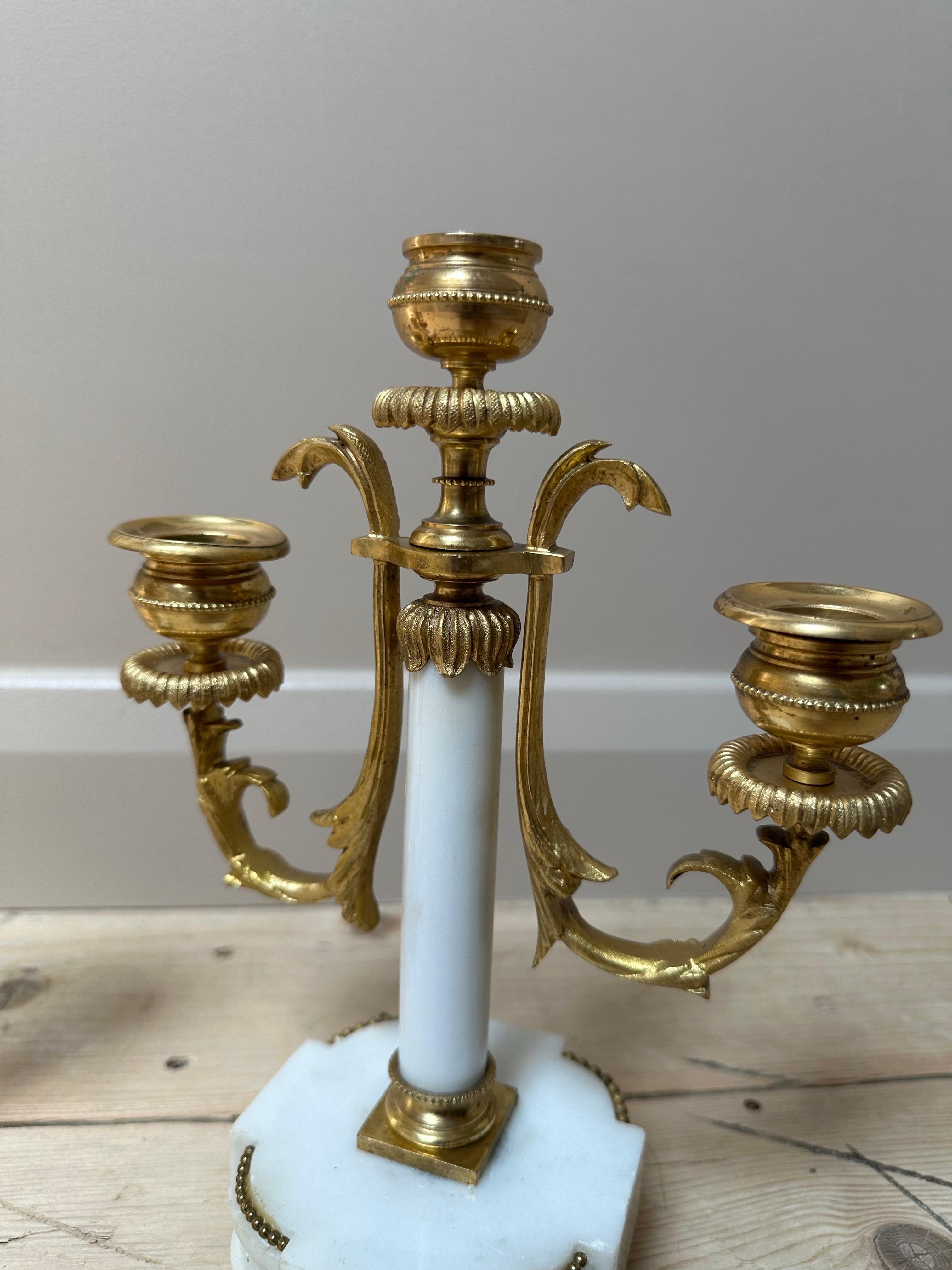Antiquités - Candélabres en marbre et laiton doré circa 1820 en vente 6