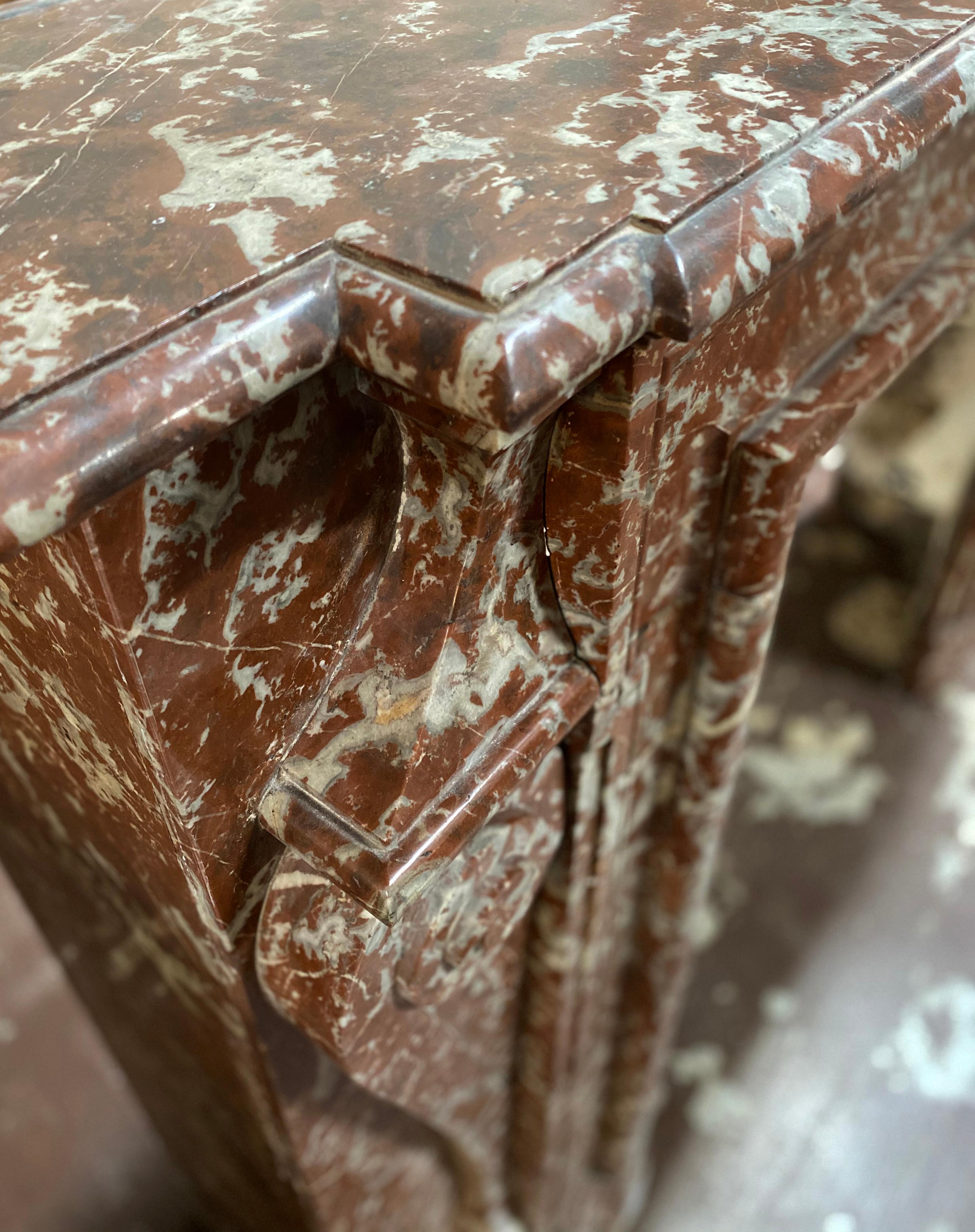 Antique French Marble Mantel In Good Condition In Dallas, TX