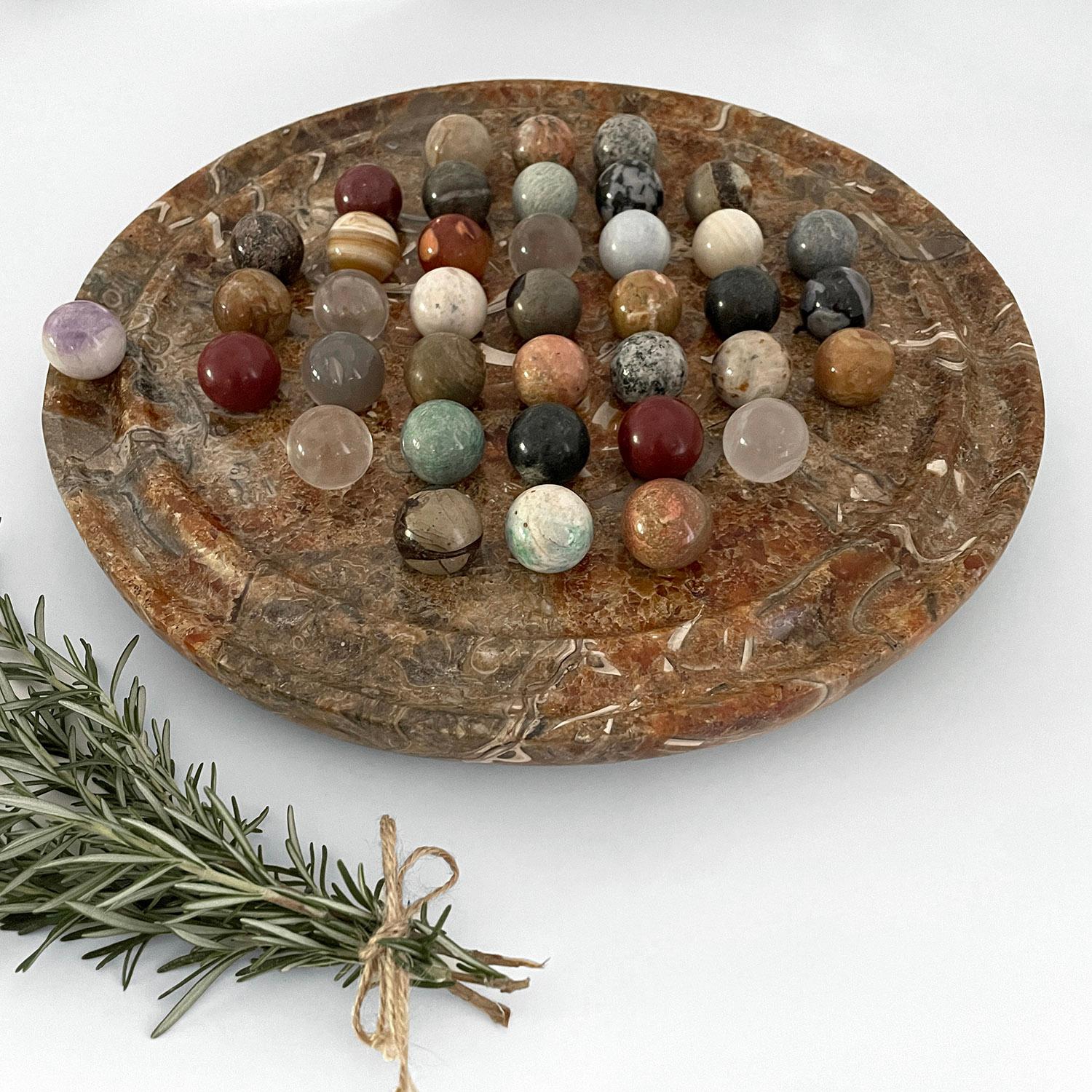 Antikes französisches Solitär-Spielbrett aus Marmor mit Natursteinen  im Angebot 5