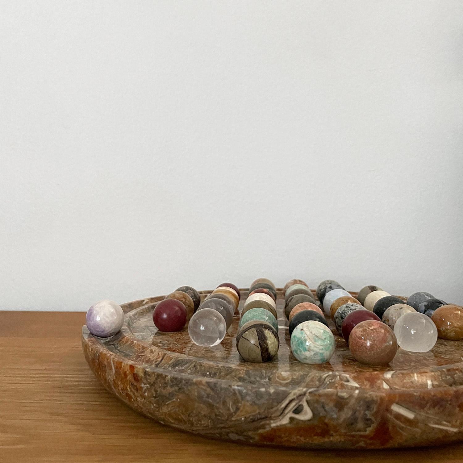 Table de jeu solitaire française ancienne en marbre avec pierres naturelles  en vente 4