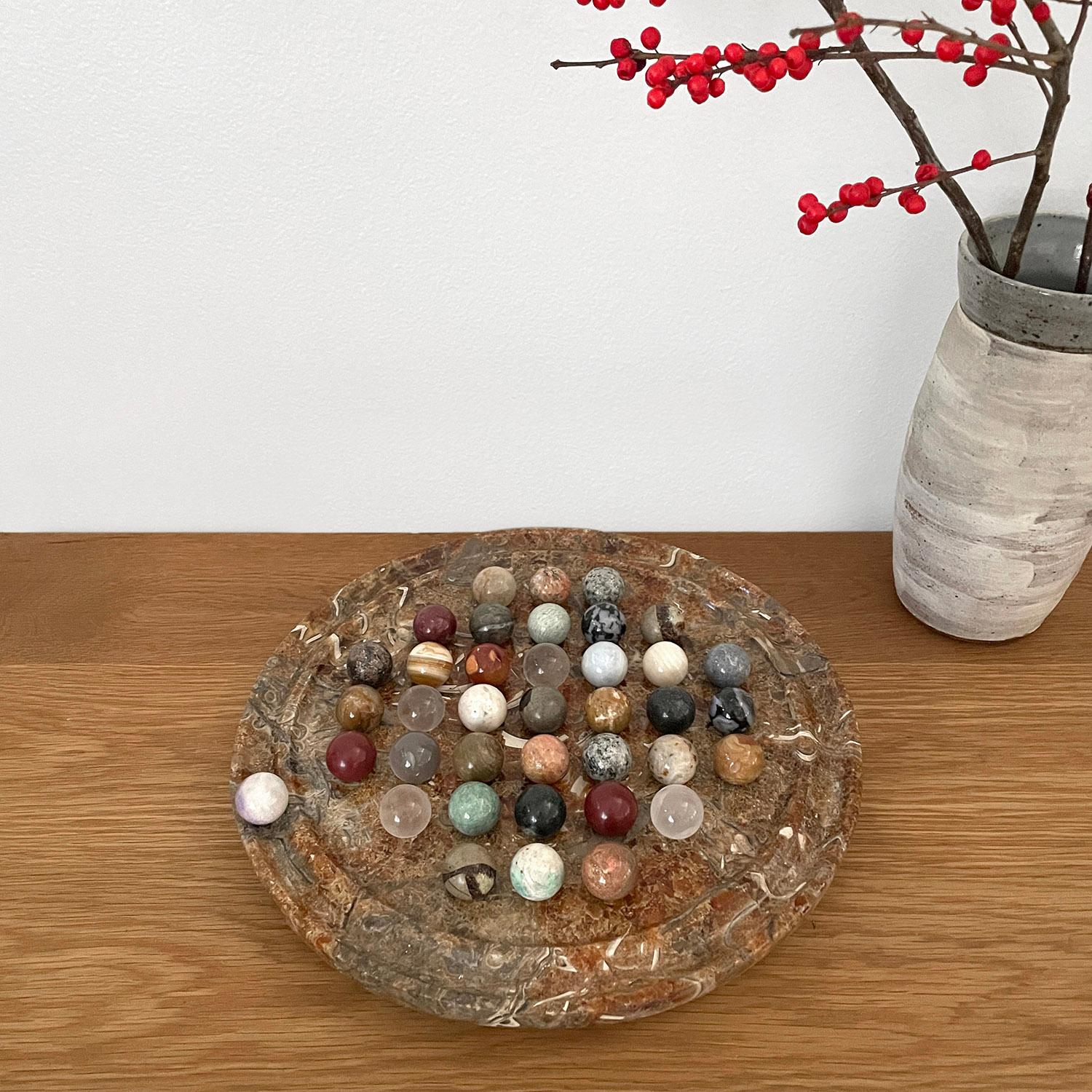 Table de jeu solitaire française ancienne en marbre avec pierres naturelles  en vente 6