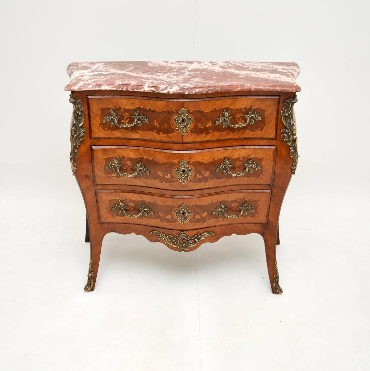 Francese Antique French Marble Top Bombe Commode in vendita