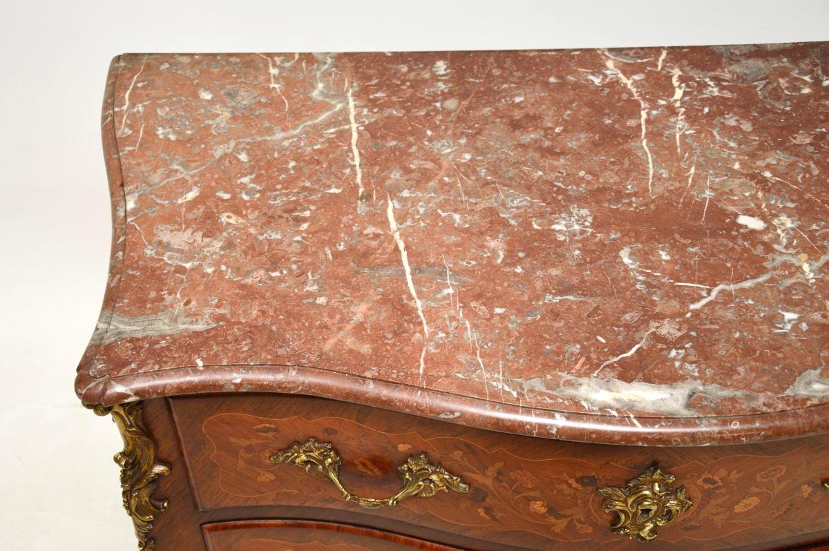 Ancienne commode bombée française à plateau en marbre Bon état - En vente à London, GB