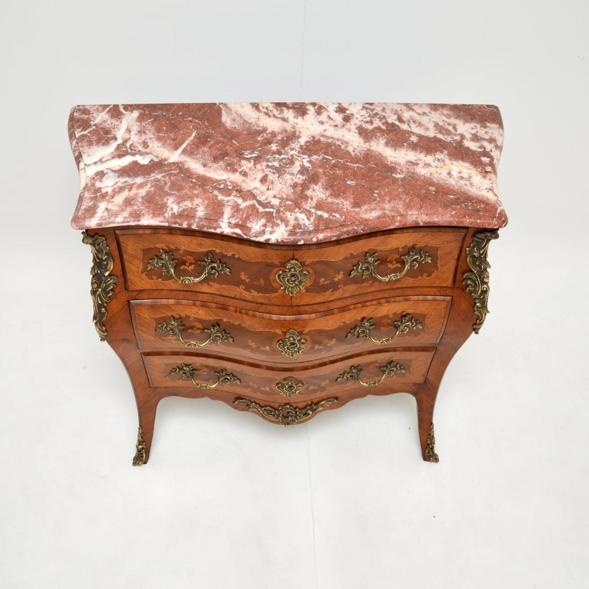 Antique French Marble Top Bombe Commode In condizioni buone in vendita a London, GB