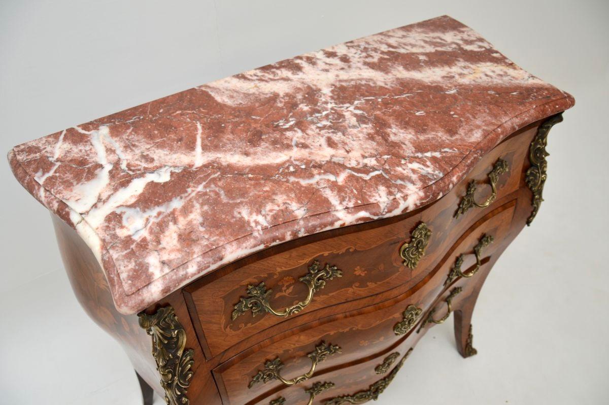 Fine XIX secolo Antique French Marble Top Bombe Commode in vendita
