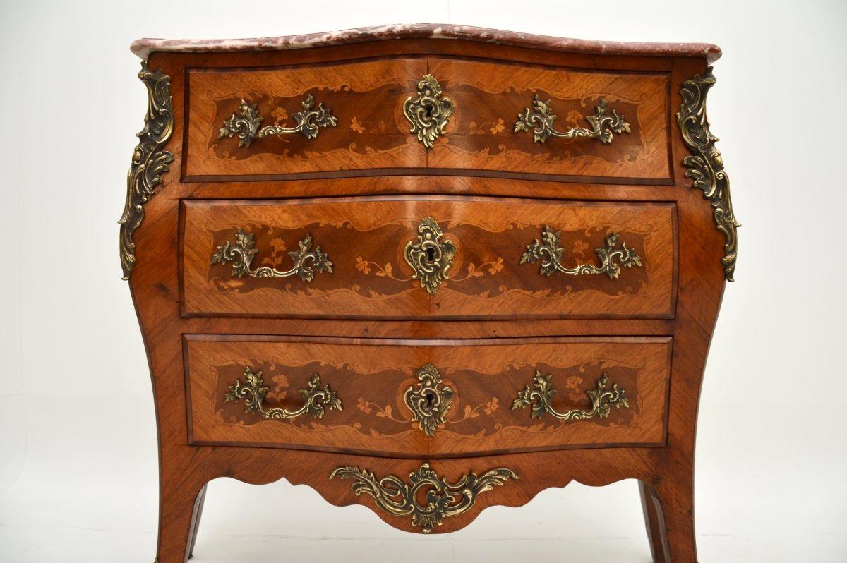 Marmo Antique French Marble Top Bombe Commode in vendita