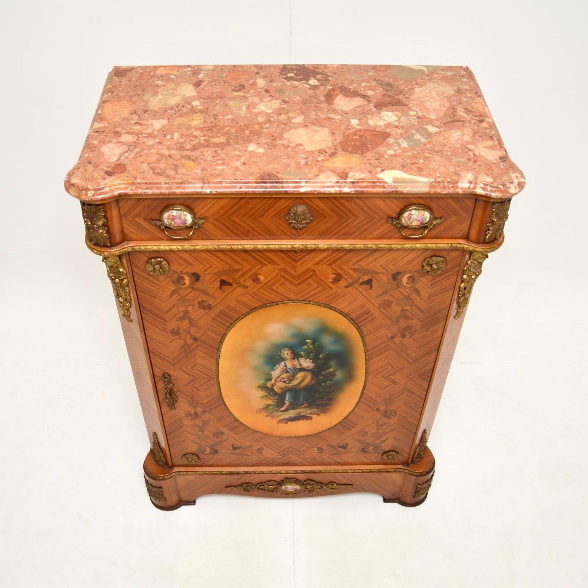 Marmo Antique French, mobile con piano in marmo in vendita