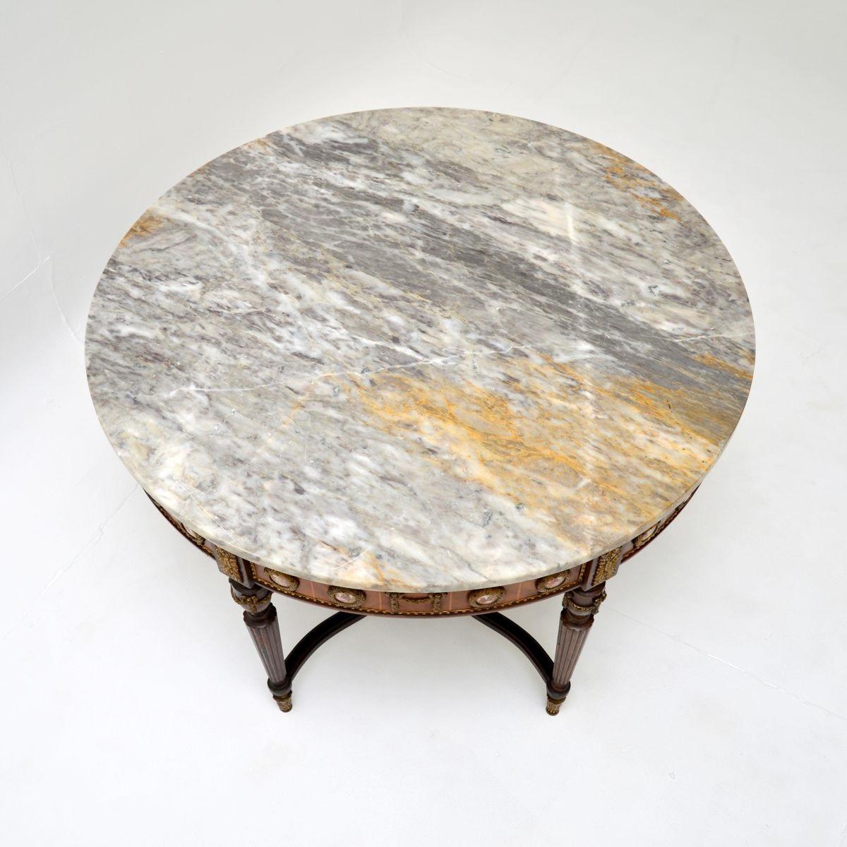 Louis XV Table basse ancienne française à plateau en marbre en vente