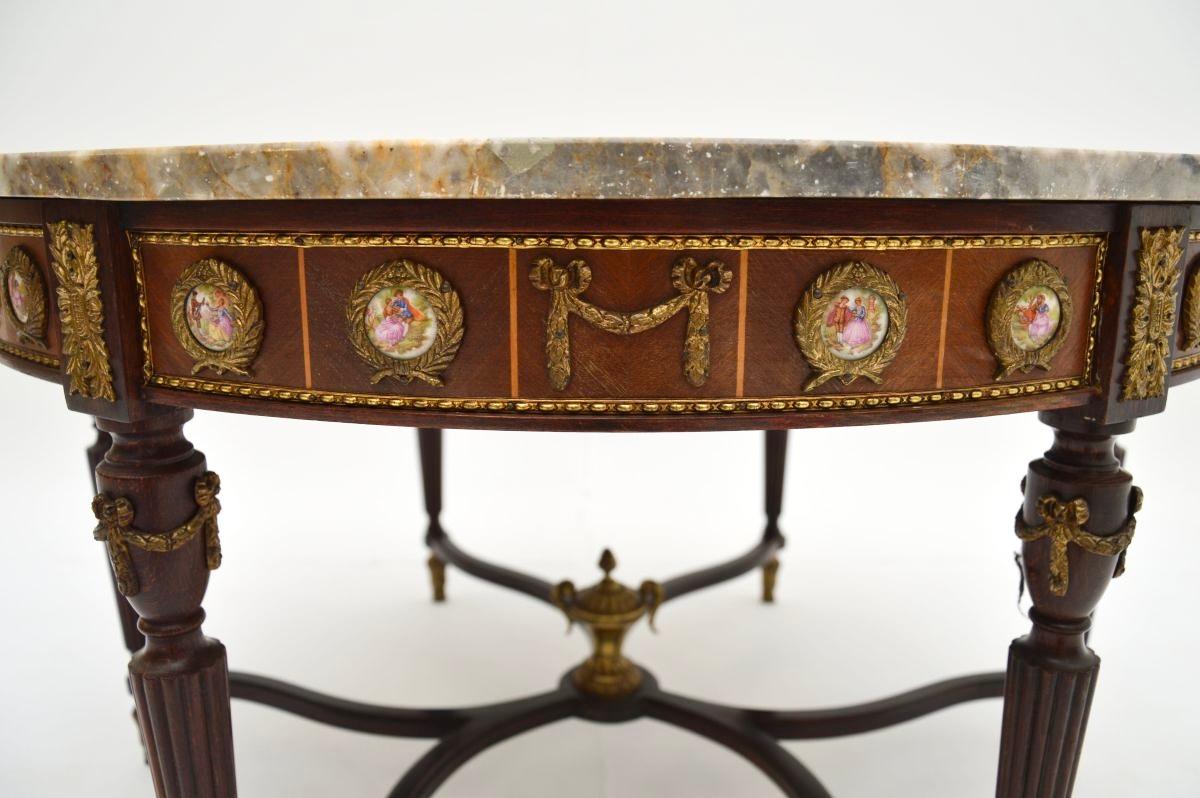Milieu du XXe siècle Table basse ancienne française à plateau en marbre en vente